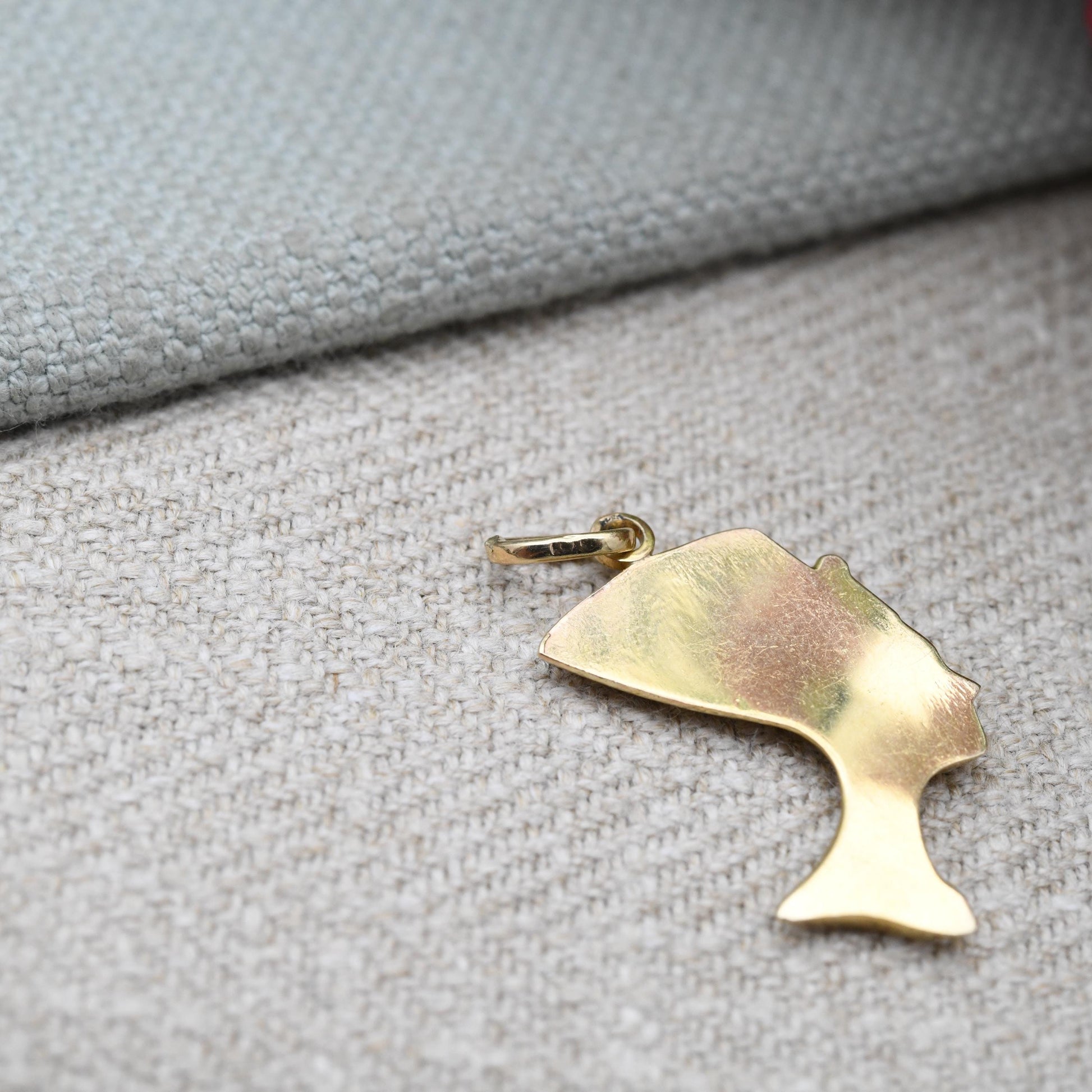 Vintage 9ct Gold Nefertiti Bust Pendant - Detailed Face Silhouette | Egyptian Revival Ancient Egypt Pharaoh | Gift for Pendant Necklace
