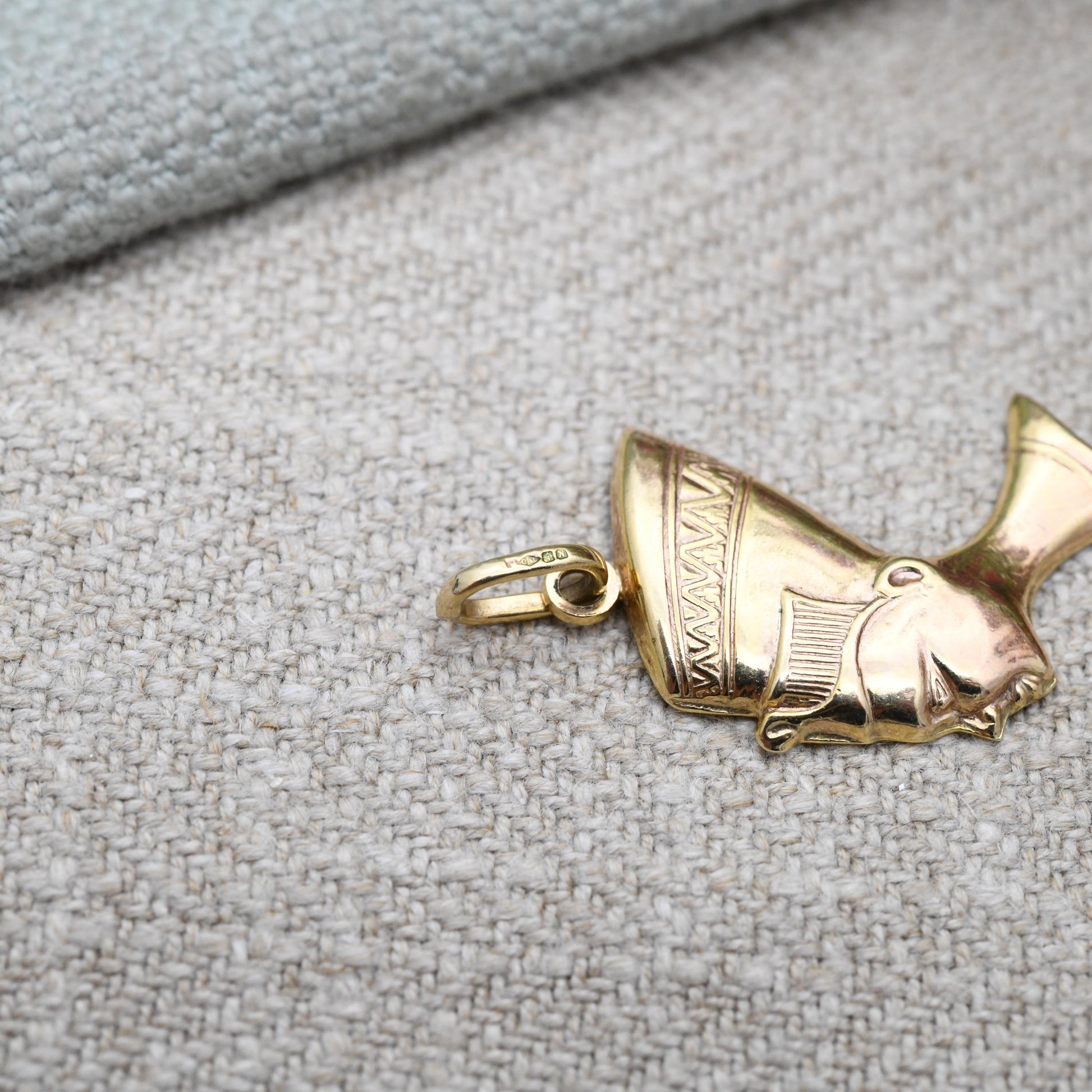 Vintage 9ct Gold Nefertiti Bust Pendant - Detailed Face Silhouette | Egyptian Revival Ancient Egypt Pharaoh | Gift for Pendant Necklace