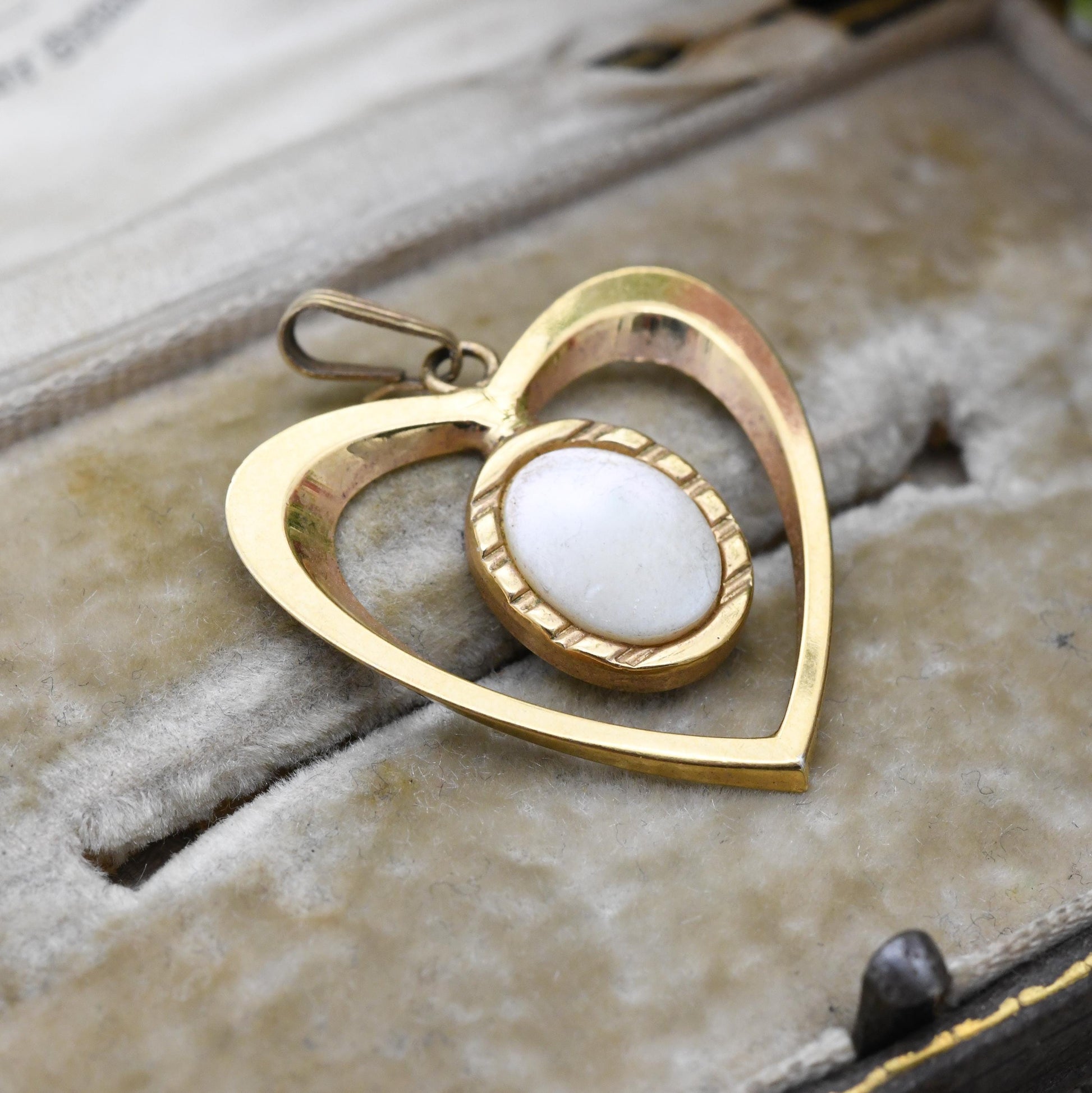 Vintage Mother of Pearl Heart Pendant c. 1960s - Mid-Century Gold Tone Necklace Jewellery