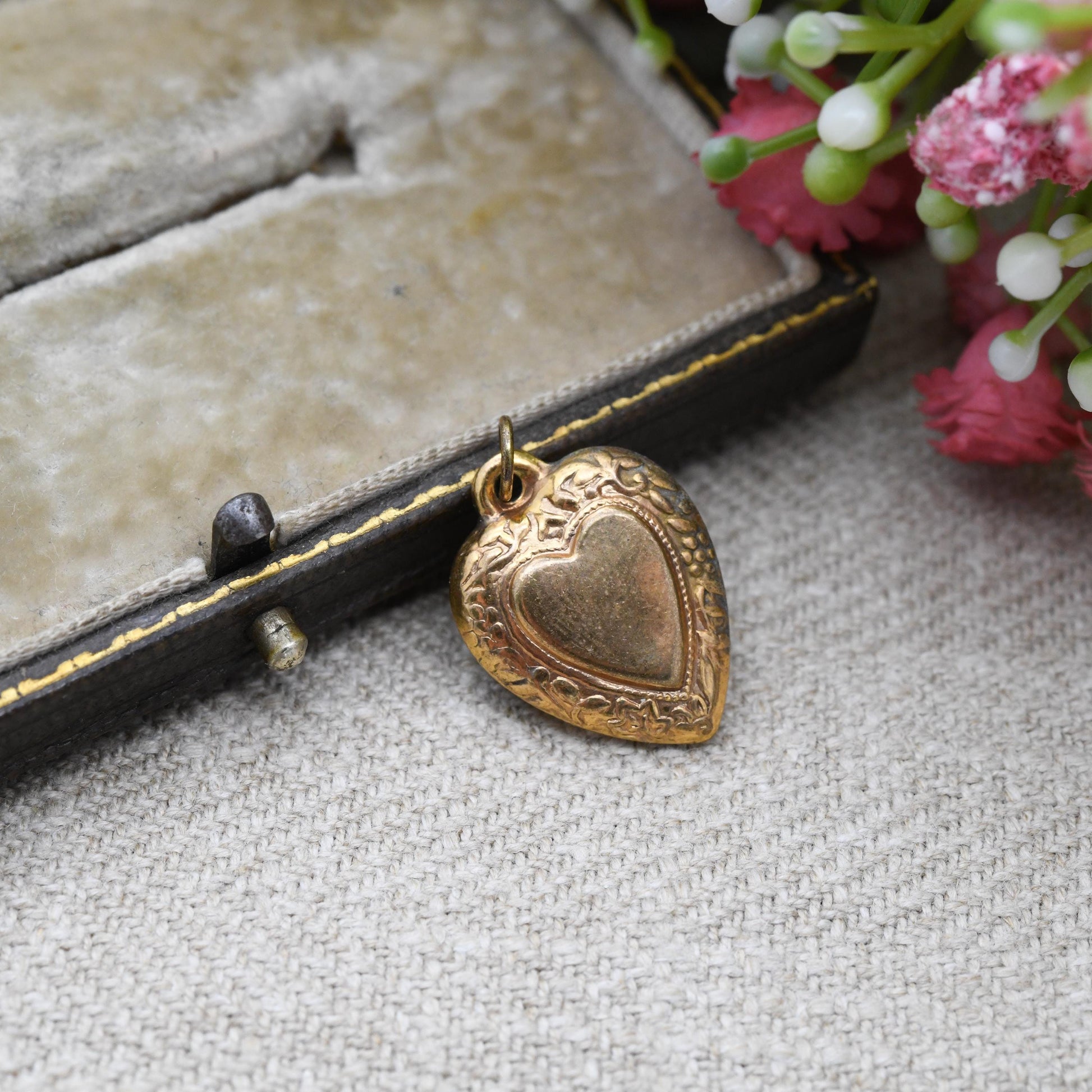 Antique 18ct Gold Cased Puffed Heart Pendant c. 1910s Edwardian Era