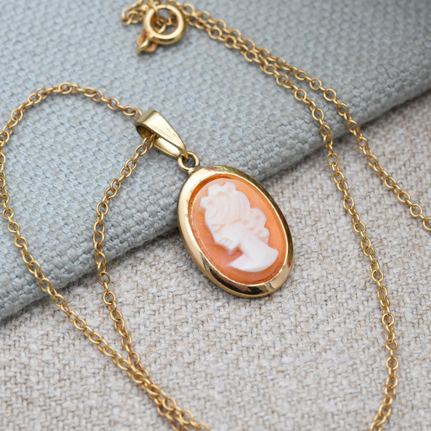 Vintage Shell Cameo Pendant Necklace Gold Filled - Mid-Century Minimal Style Carved Shell Cameo