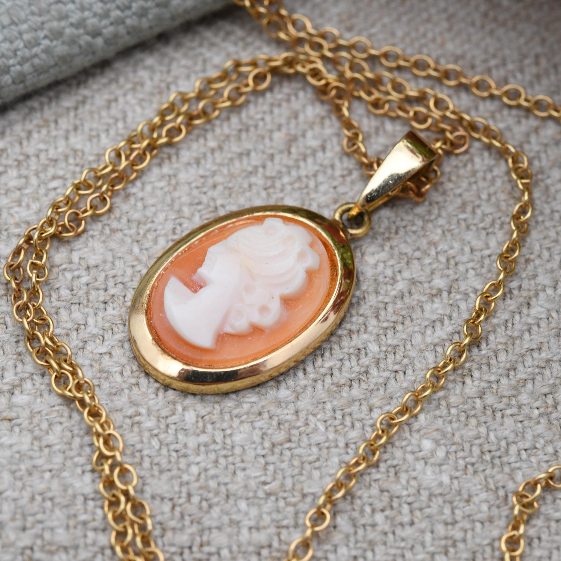Vintage Shell Cameo Pendant Necklace Gold Filled - Mid-Century Minimal Style Carved Shell Cameo