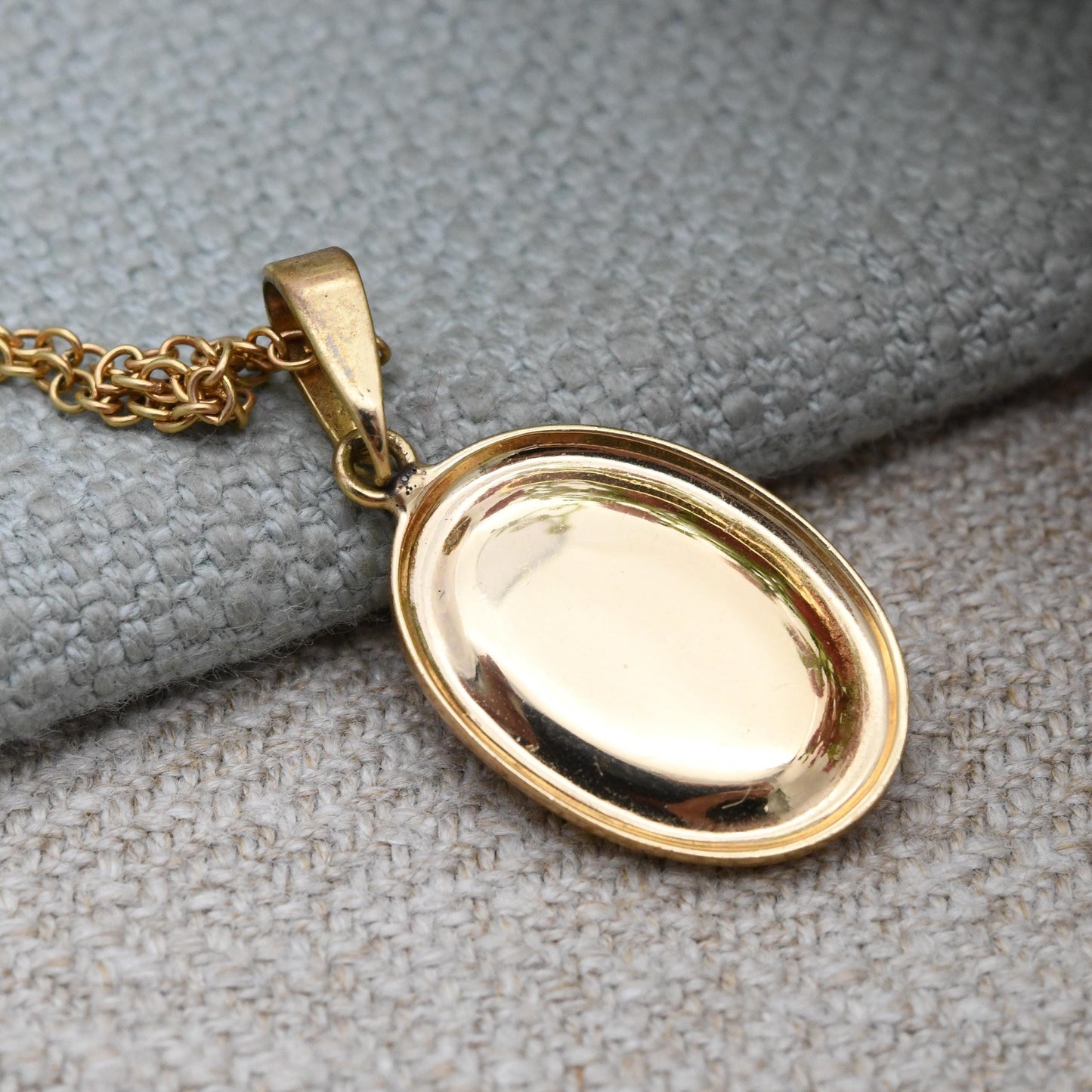 Vintage Shell Cameo Pendant Necklace Gold Filled - Mid-Century Minimal Style Carved Shell Cameo