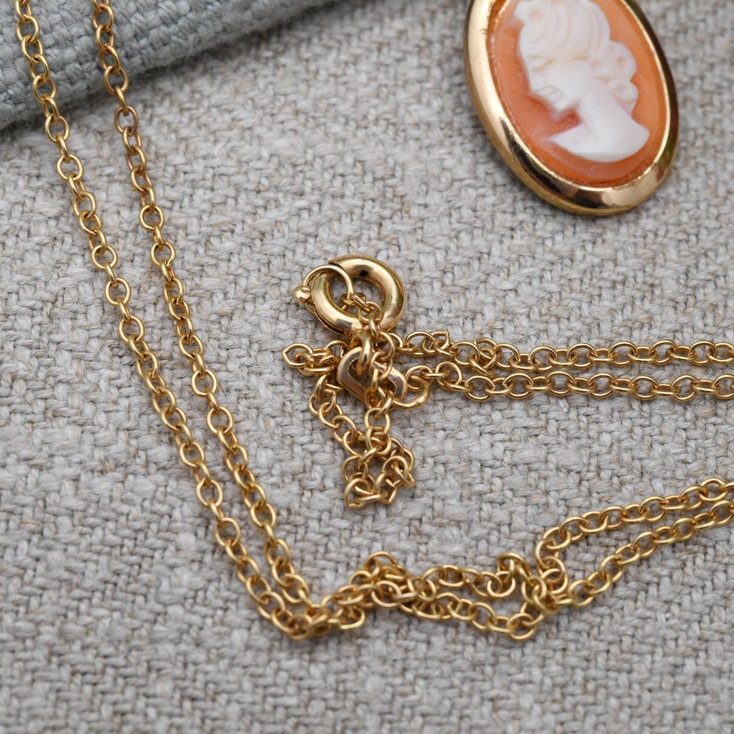 Vintage Shell Cameo Pendant Necklace Gold Filled - Mid-Century Minimal Style Carved Shell Cameo