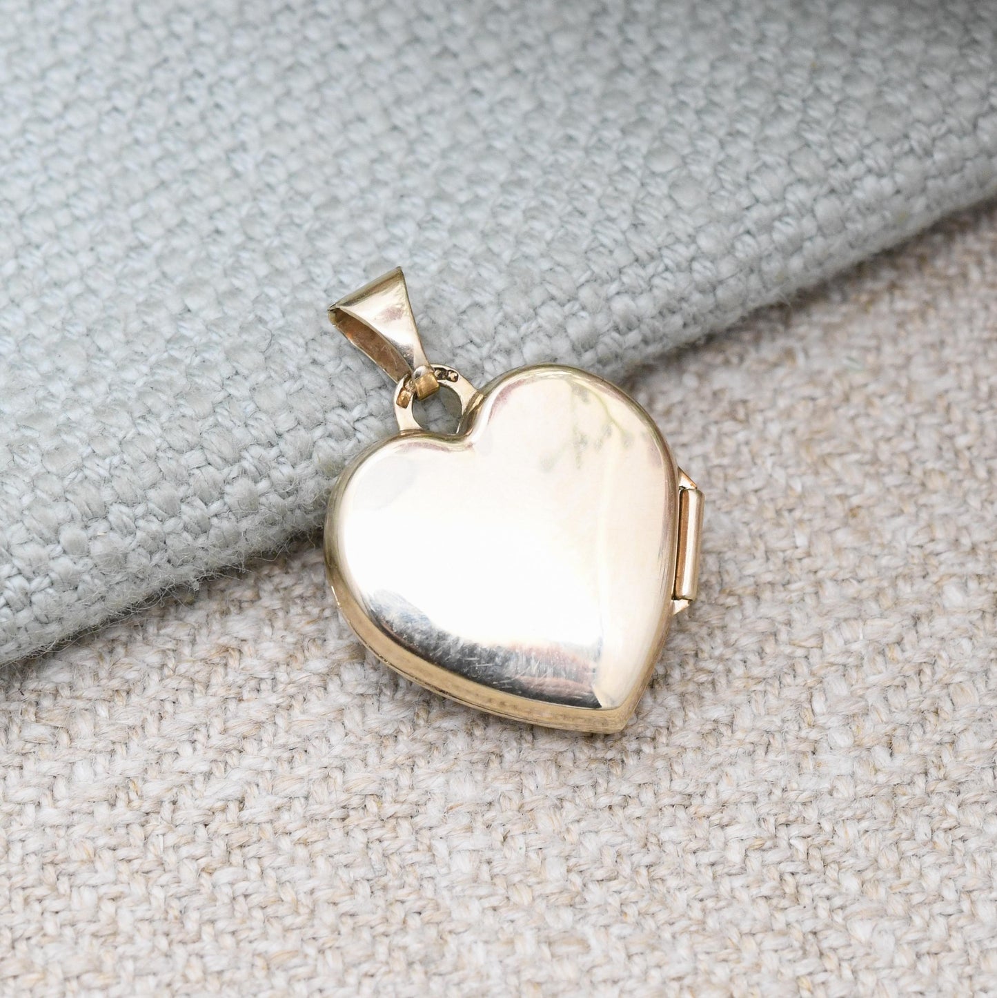 9ct Gold Diamond Heart Locket Pendant - GA | Love Heart Locket Charm Pendant | Sentimental Jewellery Gift for Her