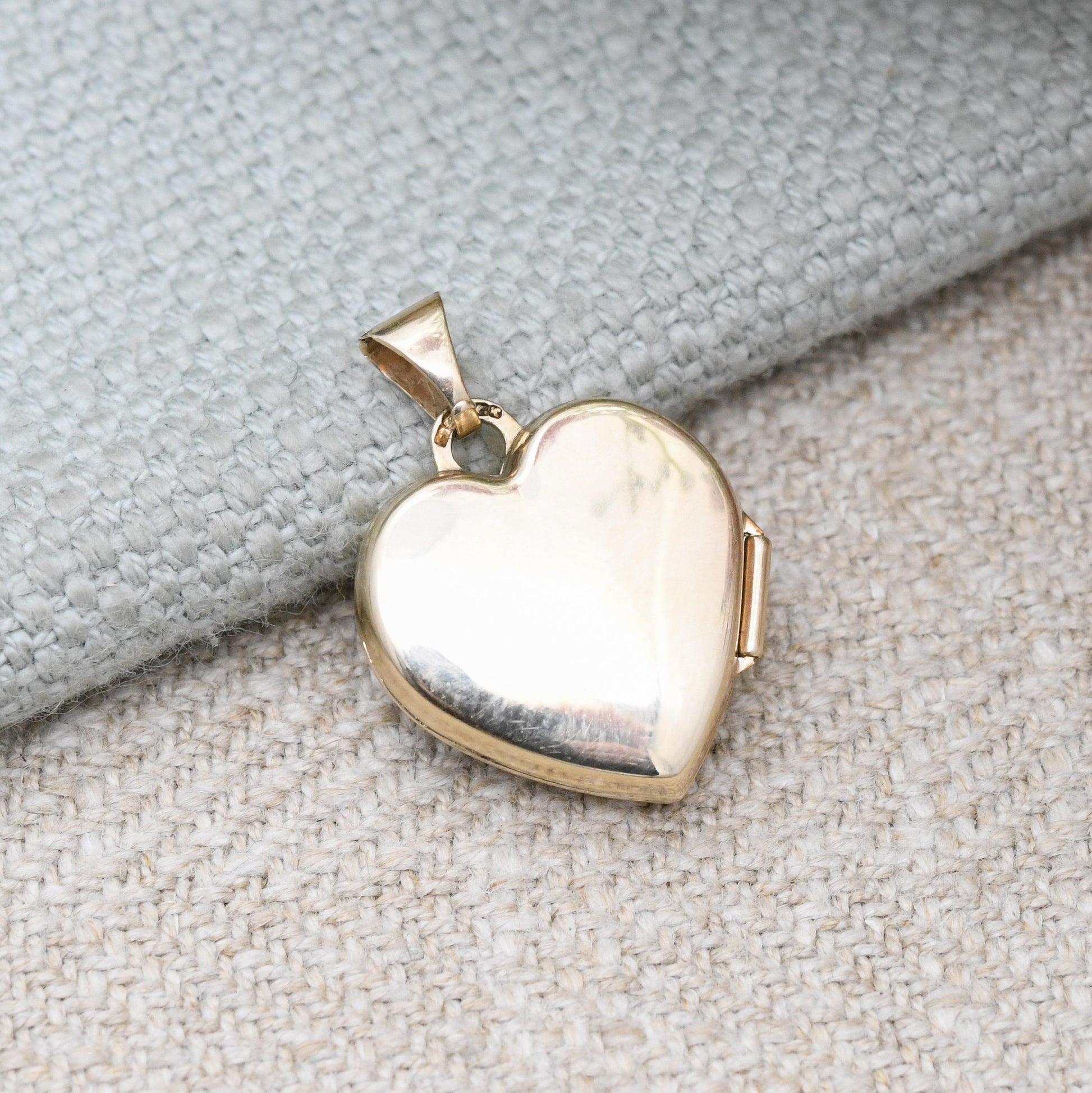 9ct Gold Diamond Heart Locket Pendant - GA | Love Heart Locket Charm Pendant | Sentimental Jewellery Gift for Her