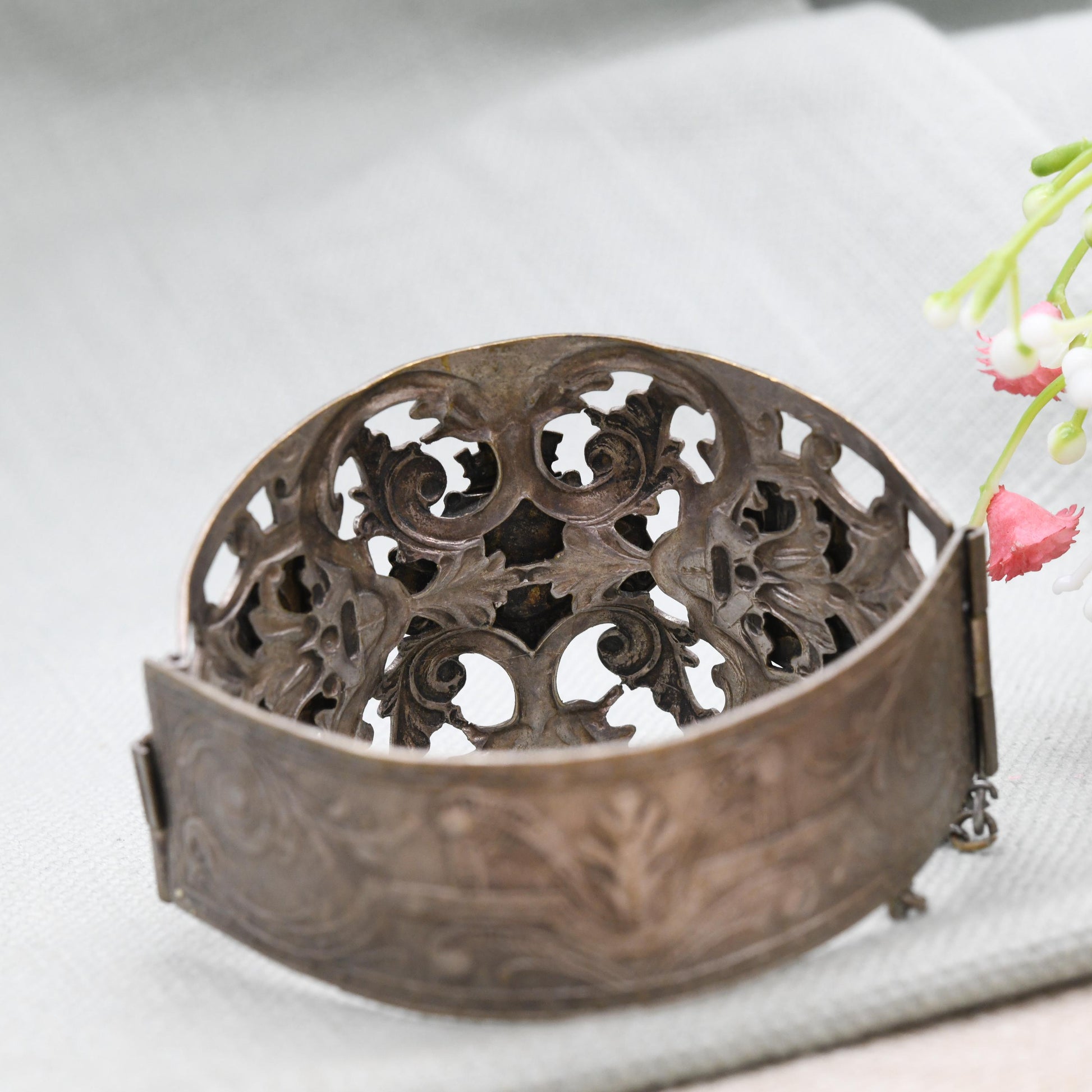 Vintage French Paris Souvenir Bangle Bracelet with Pin Fastening c. 1950s - Souvenir de Paris Notre Dame Montmartre