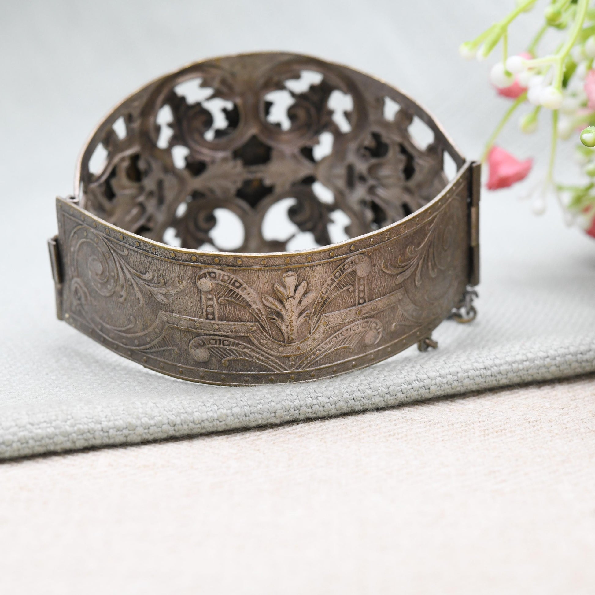 Vintage French Paris Souvenir Bangle Bracelet with Pin Fastening c. 1950s - Souvenir de Paris Notre Dame Montmartre