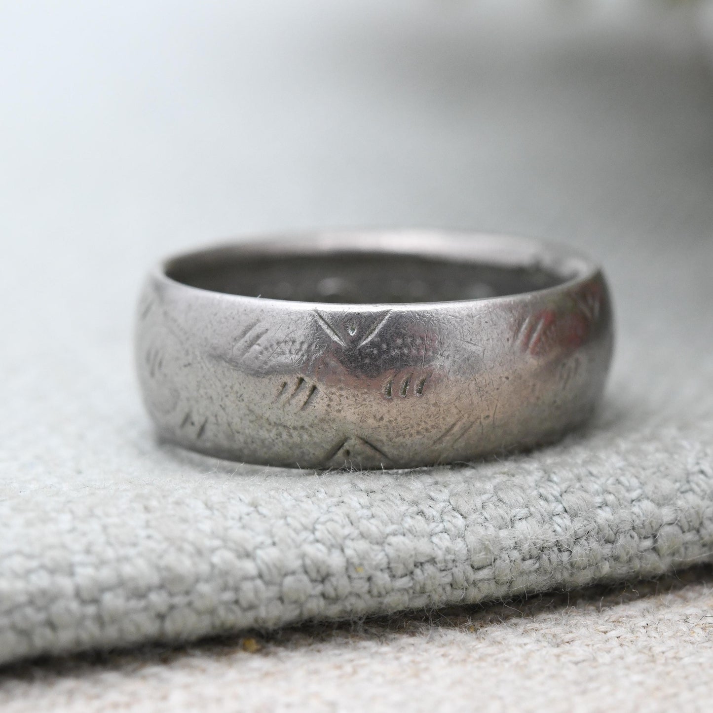 Vintage 1947 Coin Band Ring Half Crown Hand Engraved Design - Unusual Chunky Silver Band | Hidden Secret Words | UK Size - R | US Size - 9