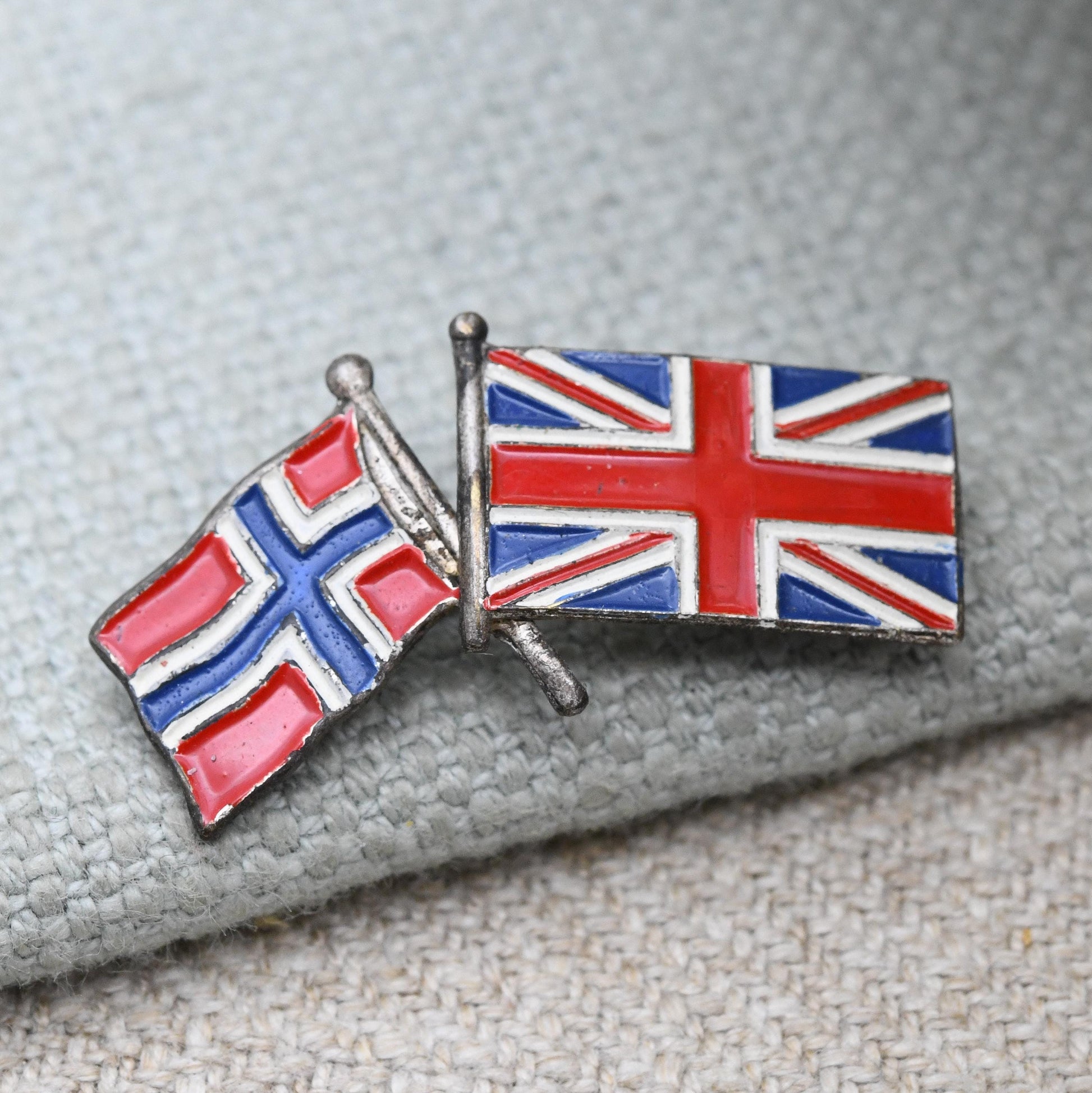 Vintage Norway Britain Crossed Flags Brooch Friendship Lapel Pin - Colourful Enamel Collectable Jewellery | British and Norwegian
