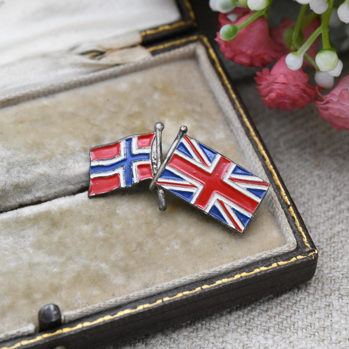 Vintage Norway Britain Crossed Flags Brooch Friendship Lapel Pin - Colourful Enamel Collectable Jewellery | British and Norwegian