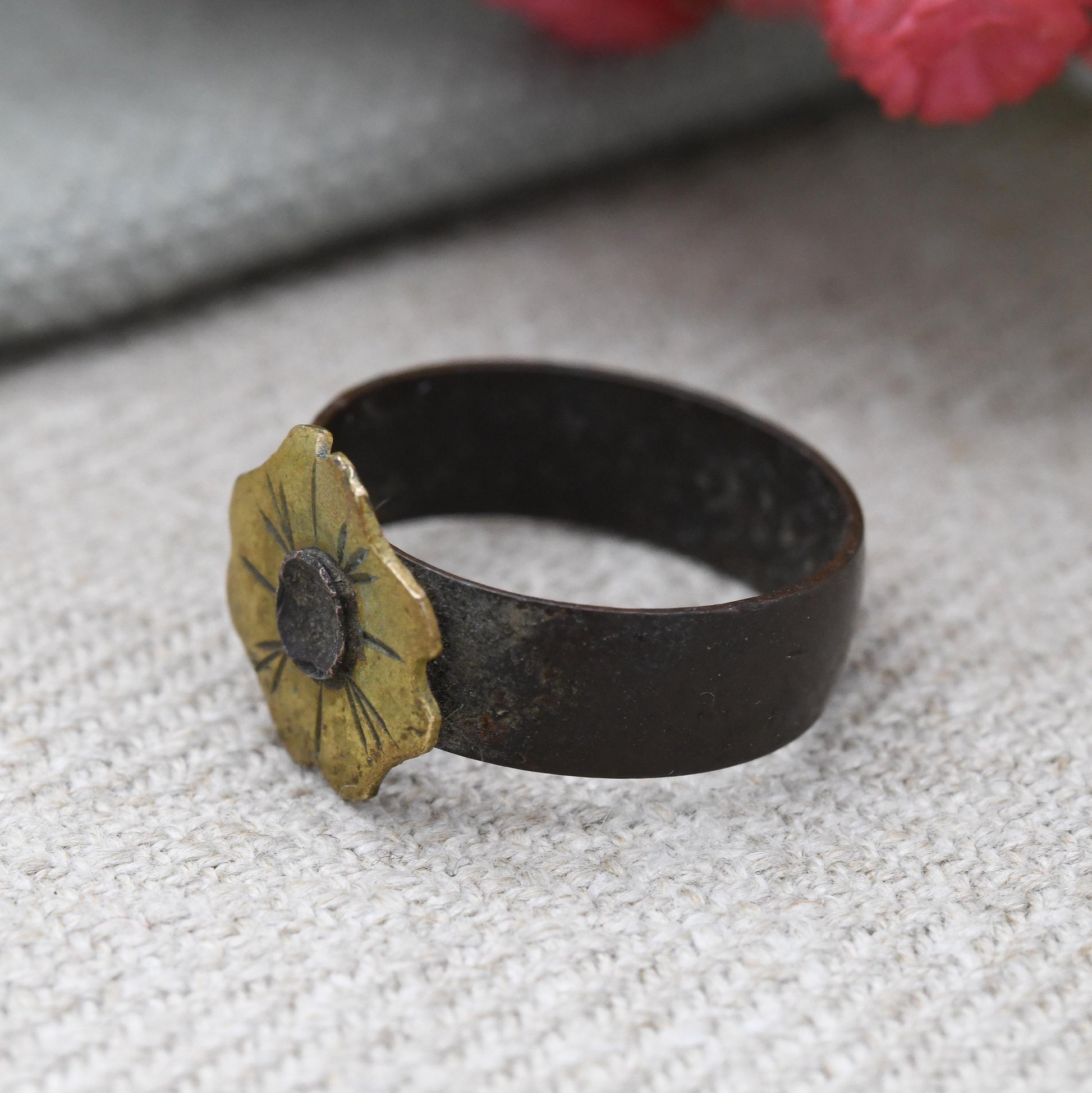 Antique WWI Trench Art Ring c. 1910s Military Souvenir Jewellery - Brass and Copper Russian Cyrillic Coin Band | Size UK - O | US - 7