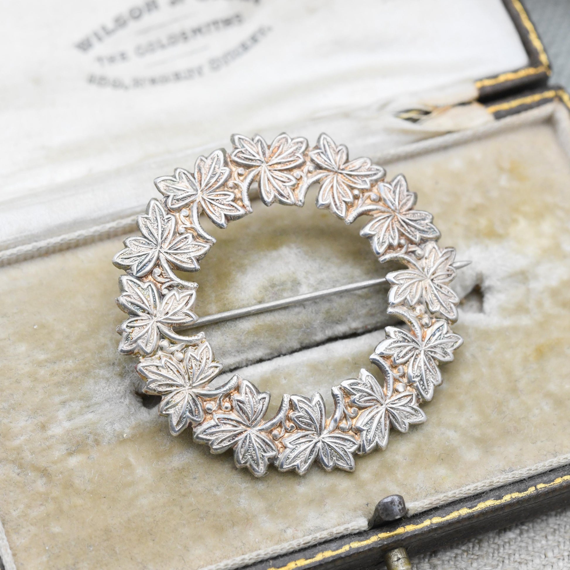 Vintage Silver Hand Engraved Ivy Leaf Wreath Brooch - Floral Unisex Pin Brooch | Christmas Decoration | Gift for Her