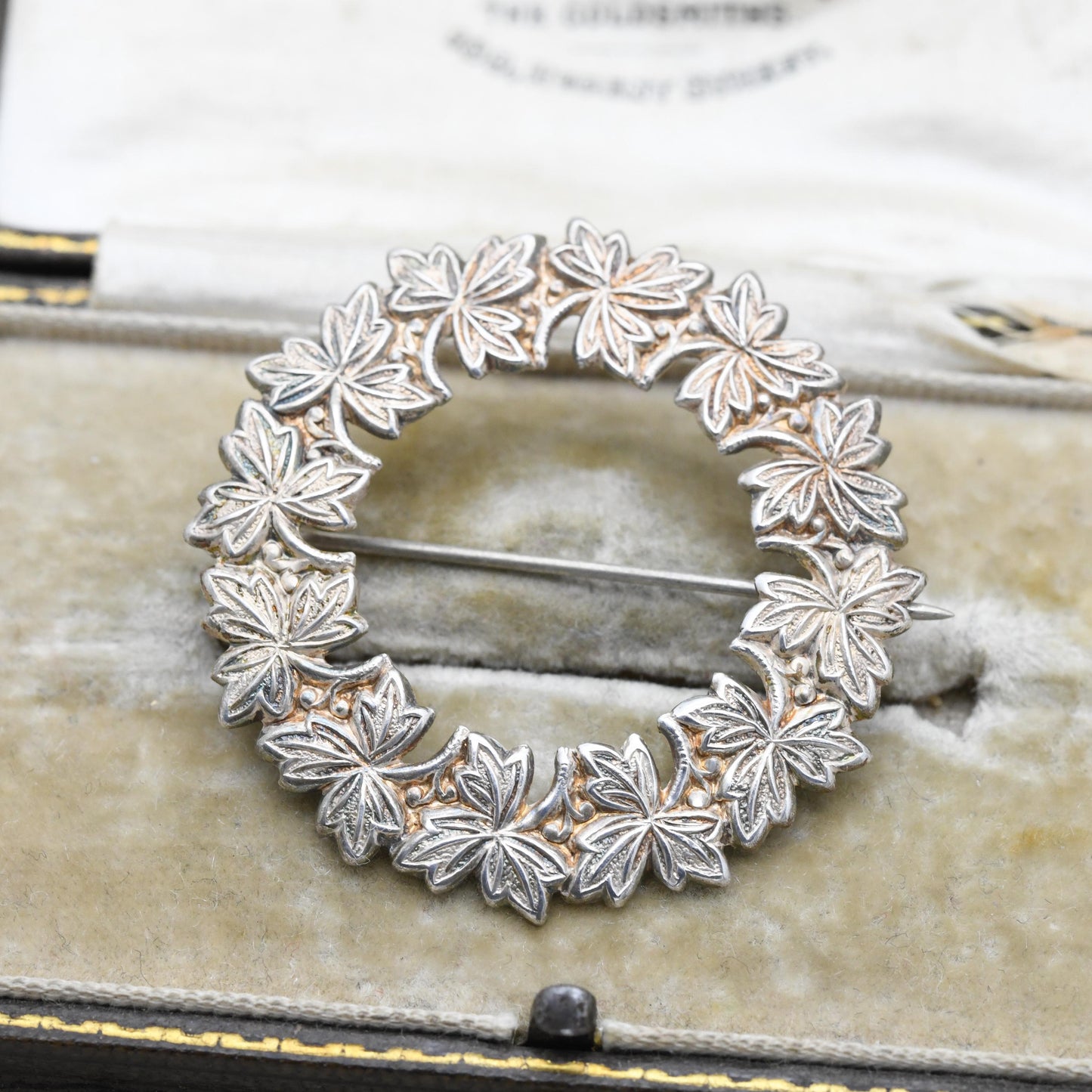 Vintage Silver Hand Engraved Ivy Leaf Wreath Brooch - Floral Unisex Pin Brooch | Christmas Decoration | Gift for Her
