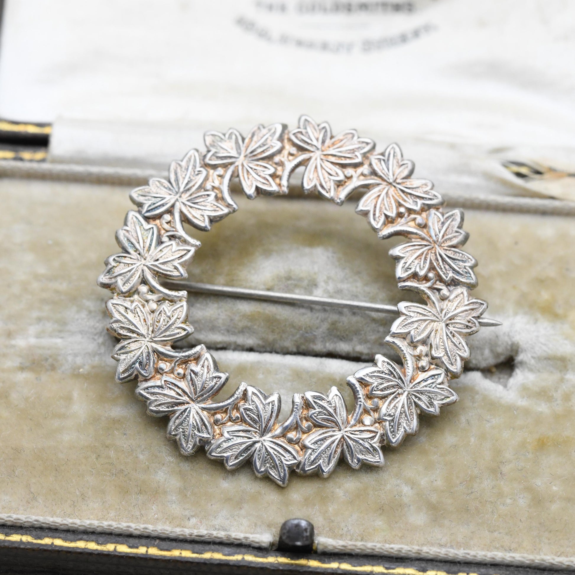 Vintage Silver Hand Engraved Ivy Leaf Wreath Brooch - Floral Unisex Pin Brooch | Christmas Decoration | Gift for Her