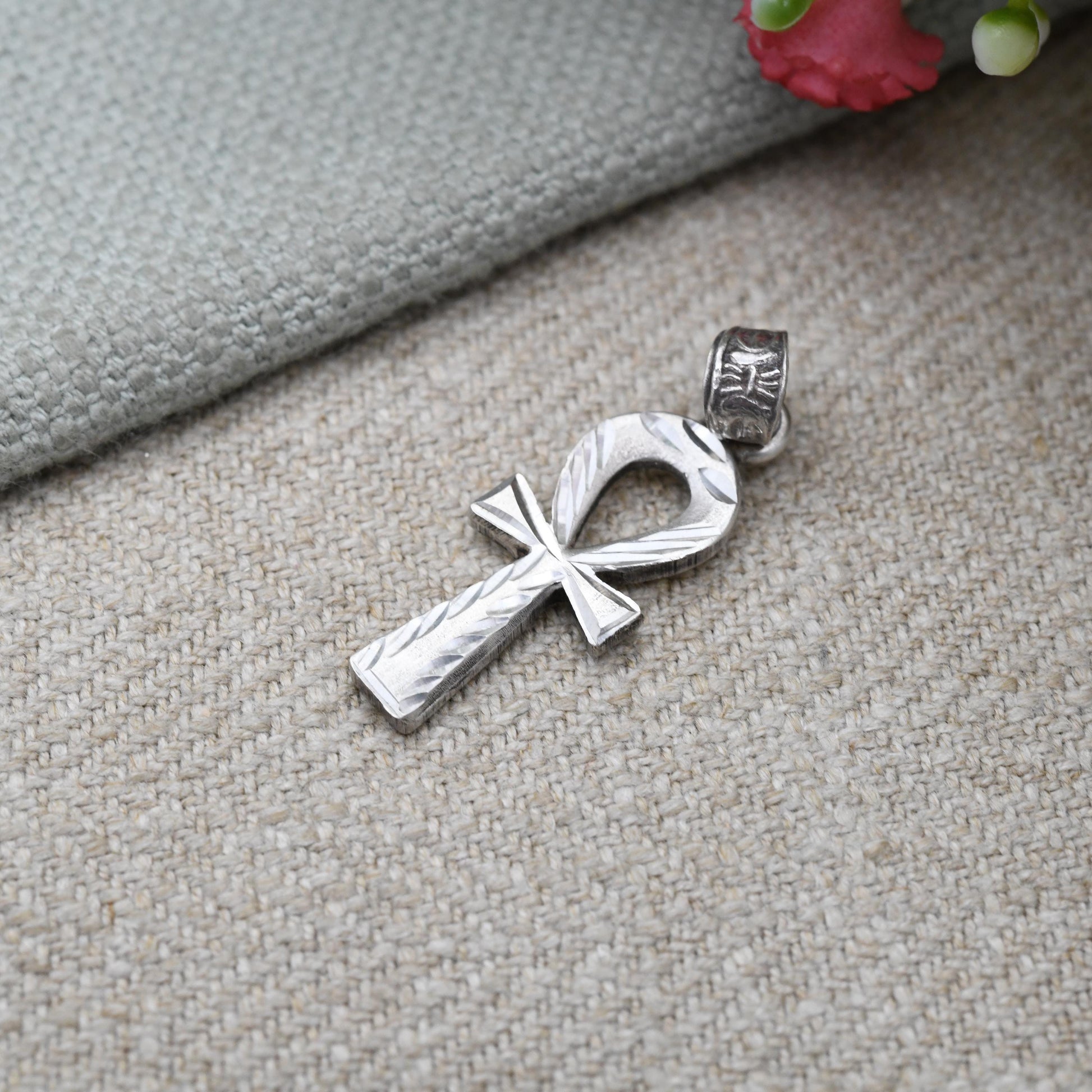 Vintage Silver Egyptian Ankh Pendant - Ancient Egypt Symbol of Life | Key Of The Nile | Diamond Cut Pattern