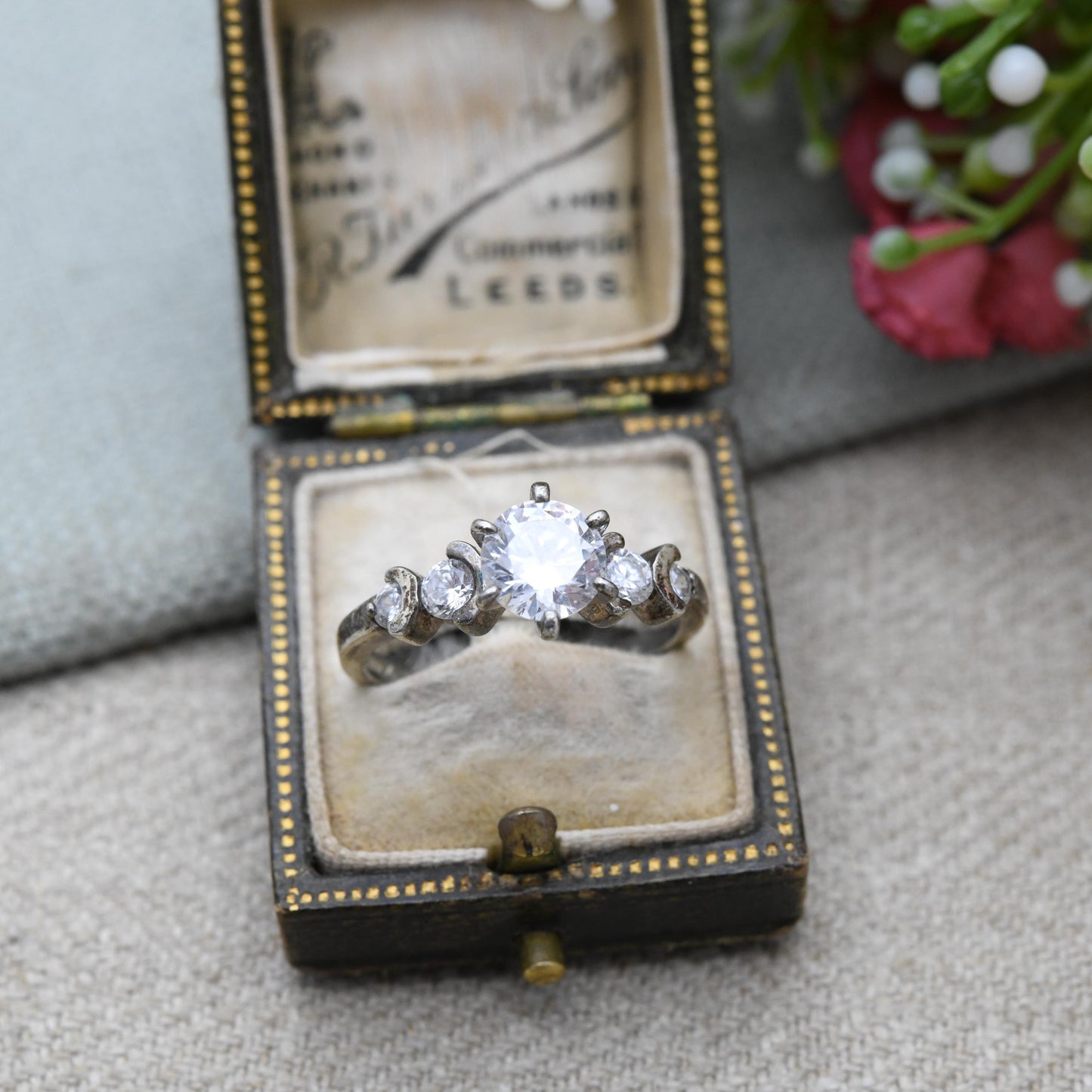 Vintage Sterling Silver Solitaire Ring Large Round CZ and Side Stones - Faceted White Stones | UK Size - Q | US Size - 8