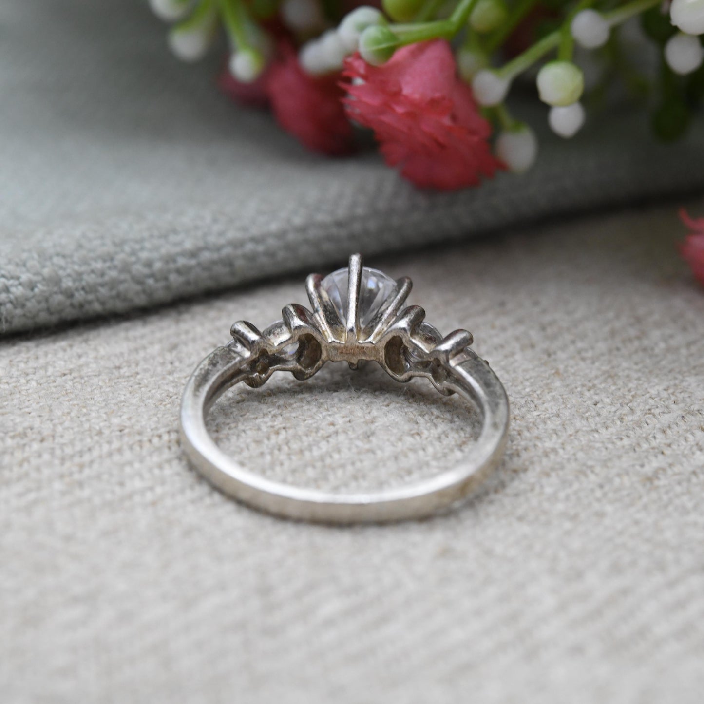 Vintage Sterling Silver Solitaire Ring Large Round CZ and Side Stones - Faceted White Stones | UK Size - Q | US Size - 8