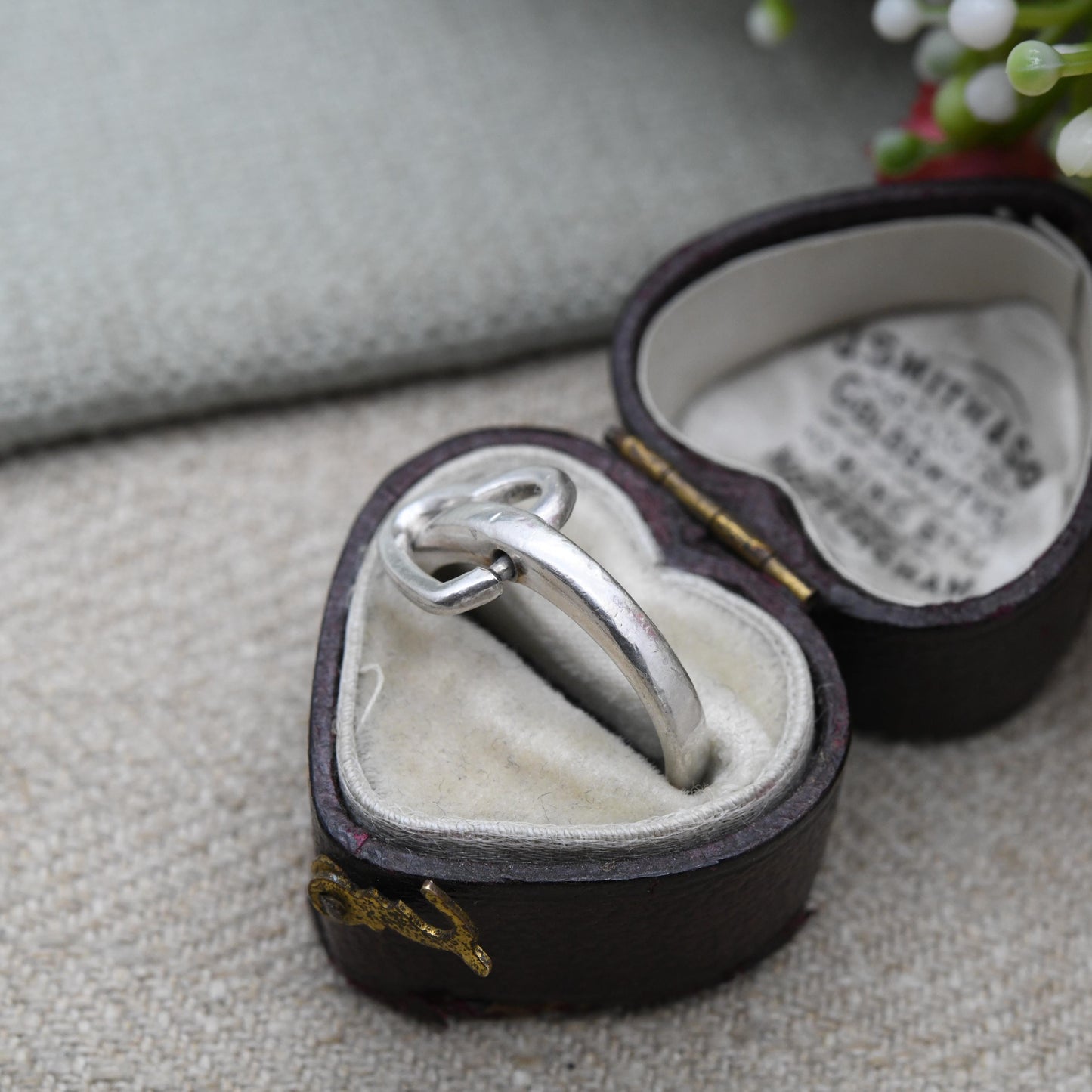 Chunky Sterling Silver Moving Heart Ring - Contemporary Everyday Romantic Silver Gift for Her | UK Size - J 1/2 | US Size - 5