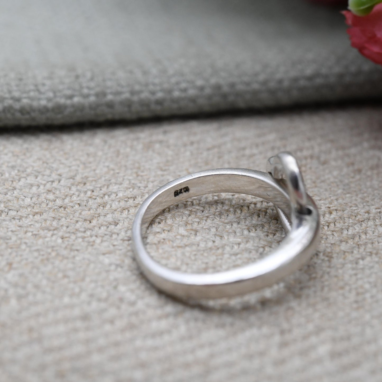 Chunky Sterling Silver Moving Heart Ring - Contemporary Everyday Romantic Silver Gift for Her | UK Size - J 1/2 | US Size - 5