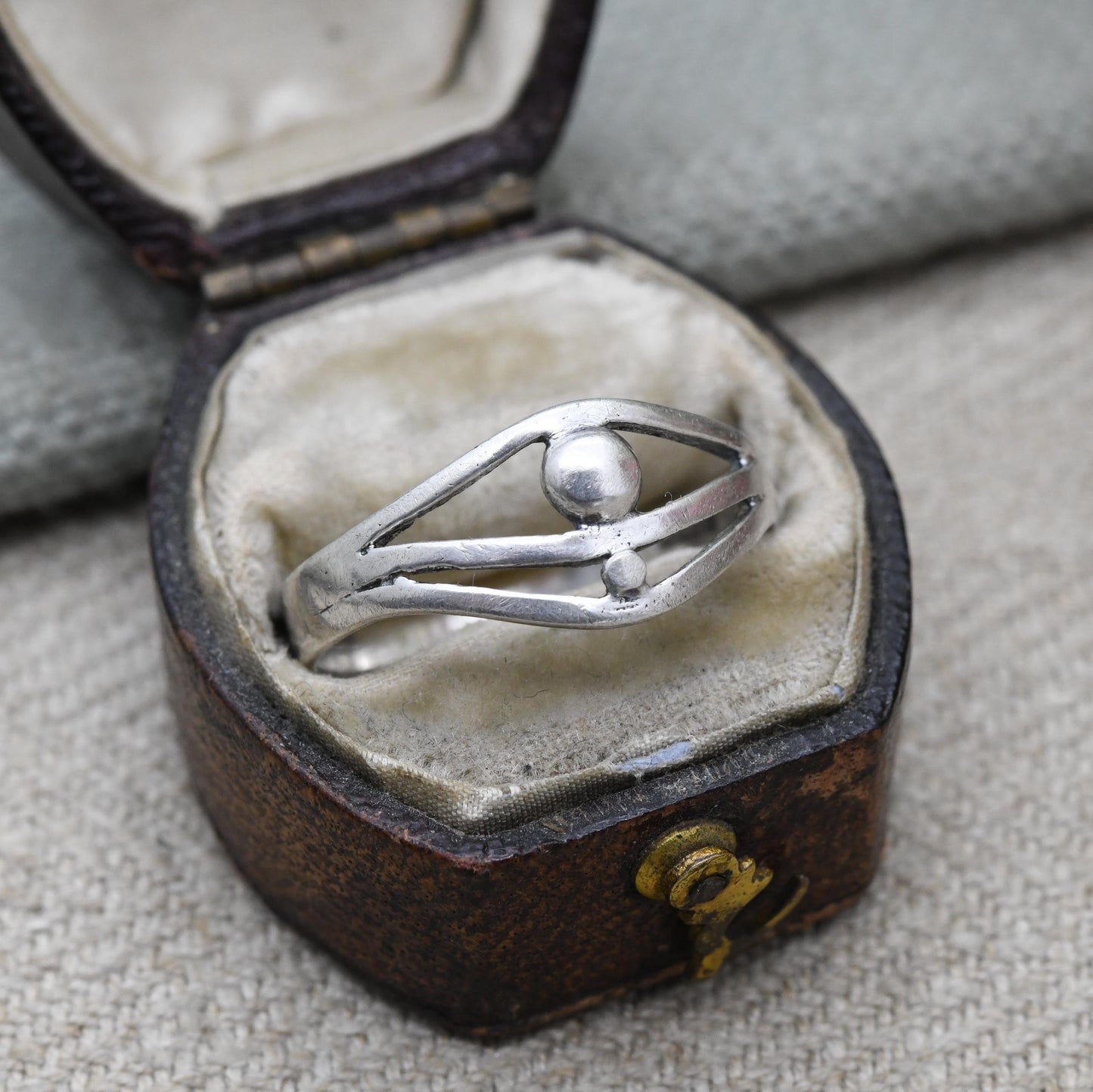 Vintage Sterling Silver Abstract Eye Shape Ring - Minimalist Openwork Ball Unisex Jewellery | UK Size - Q | US Size - 8