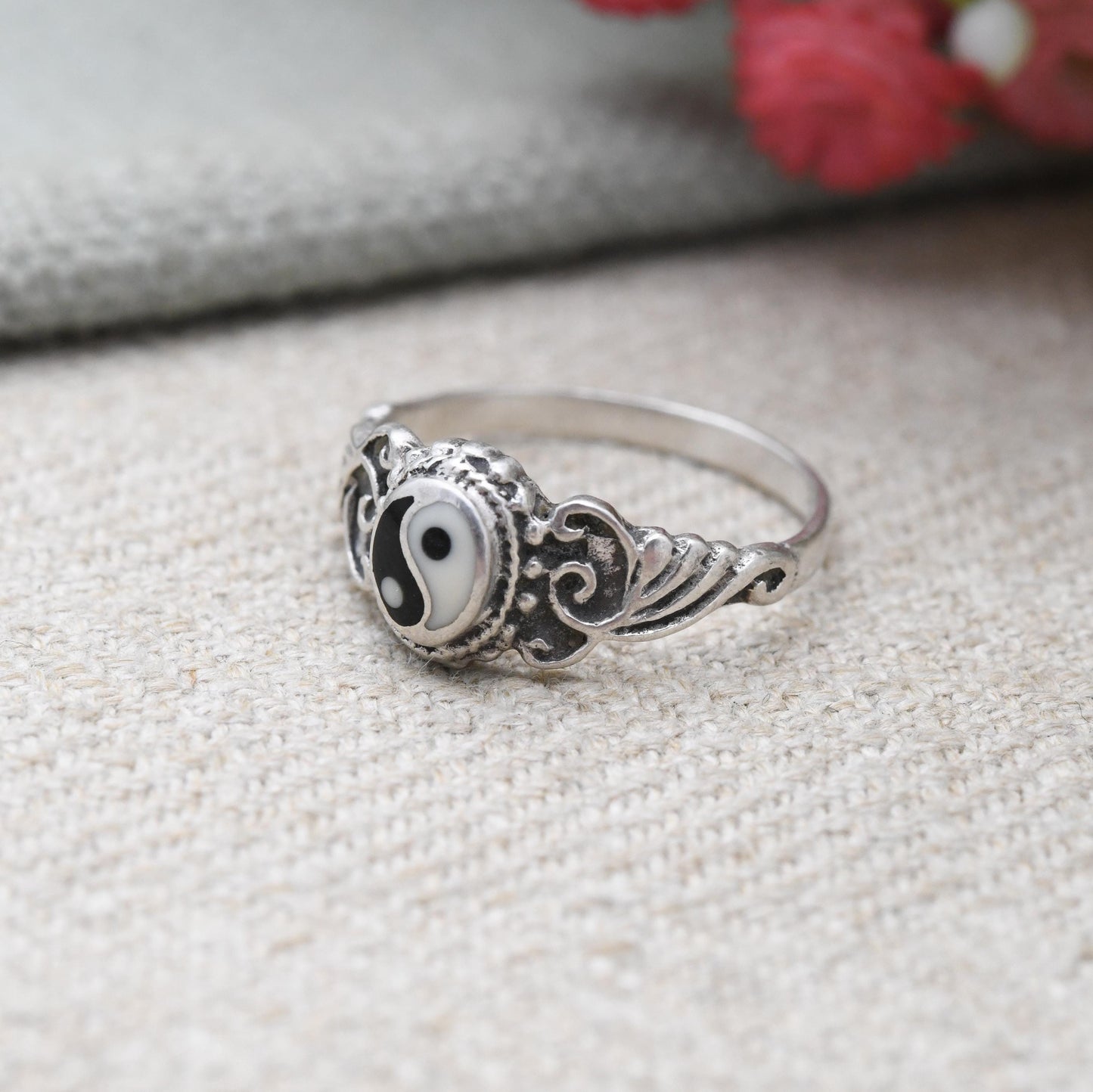 Vintage Sterling Silver Yin and Yang Ring - White and Black Design | Equal Opposite Symbol | UK Size - M 1/2 | US Size - 6 1/2