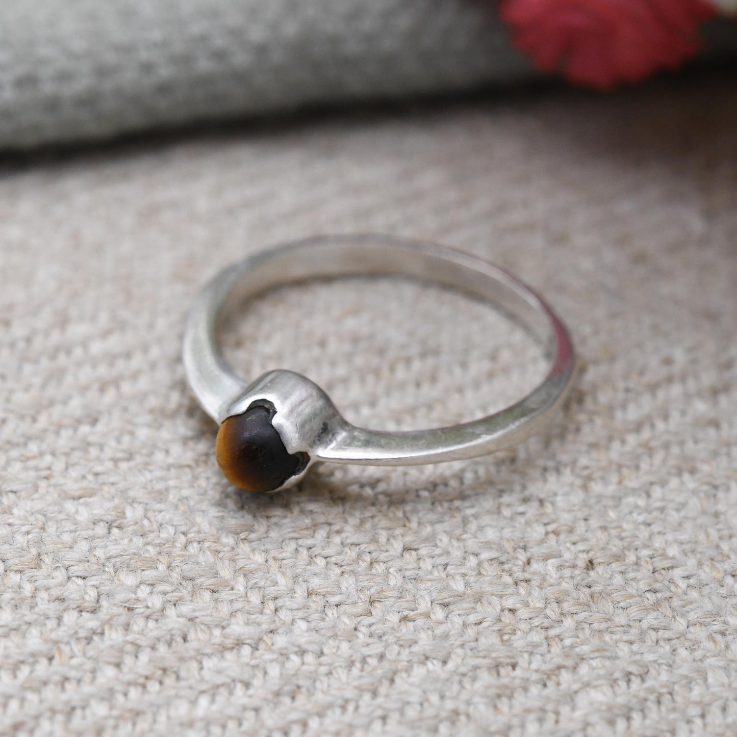 Vintage Sterling Silver Tiger's Eye Solitaire Ring - Unisex Minimalist Miniature Everyday Silver Jewellery | UK Size - I 1/2 US Size - 4 1/2