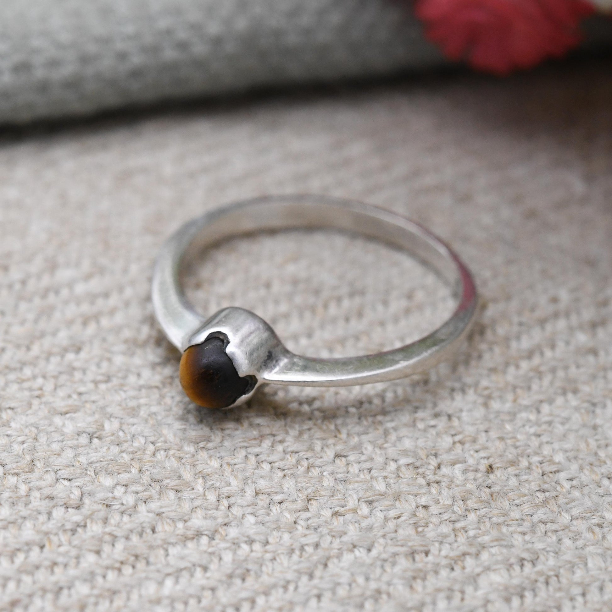 Vintage Sterling Silver Tiger's Eye Solitaire Ring - Unisex Minimalist Miniature Everyday Silver Jewellery | UK Size - I 1/2 US Size - 4 1/2