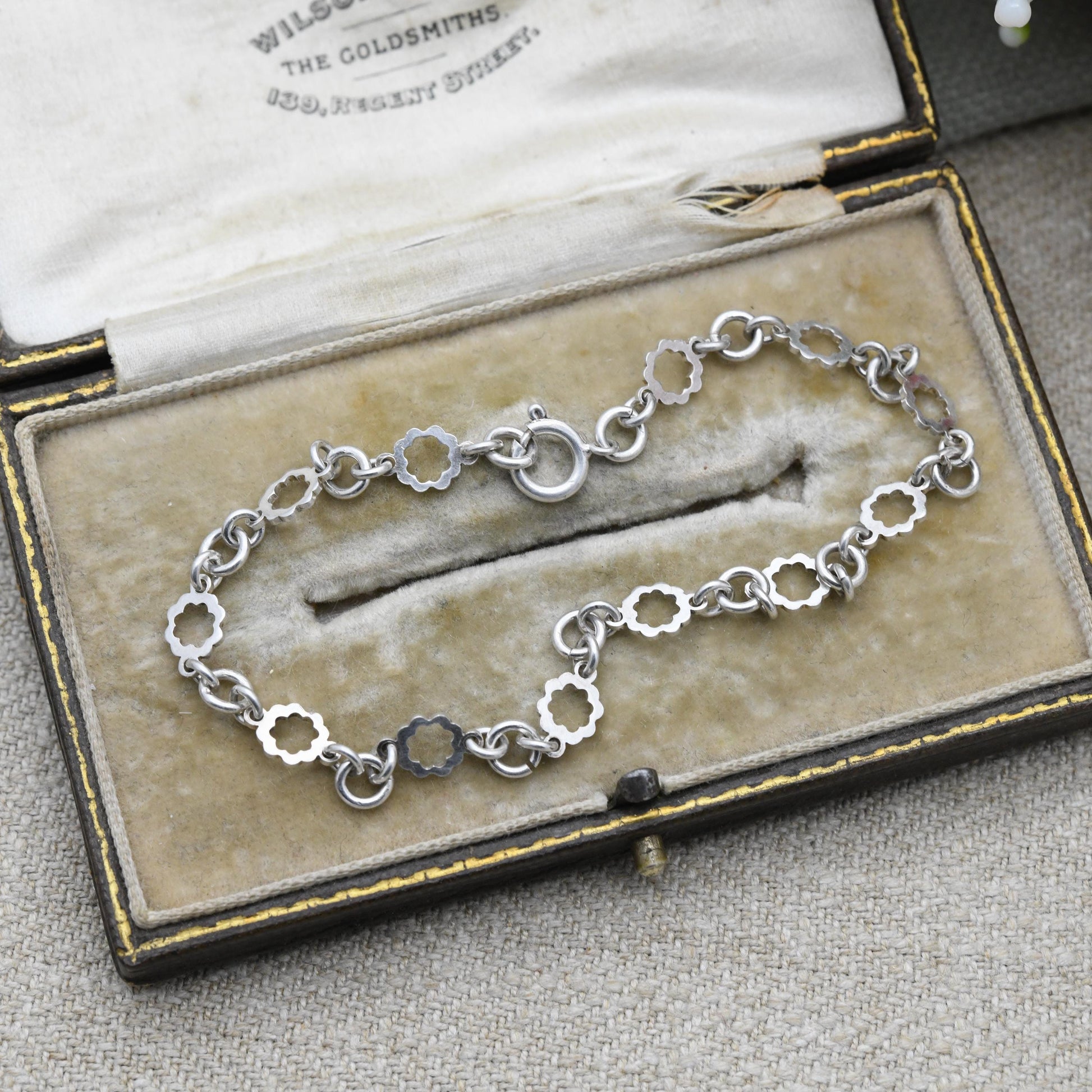 Vintage Silver Chain Bracelet - Rounded and Floral Curb Links | Charm Bracelet
