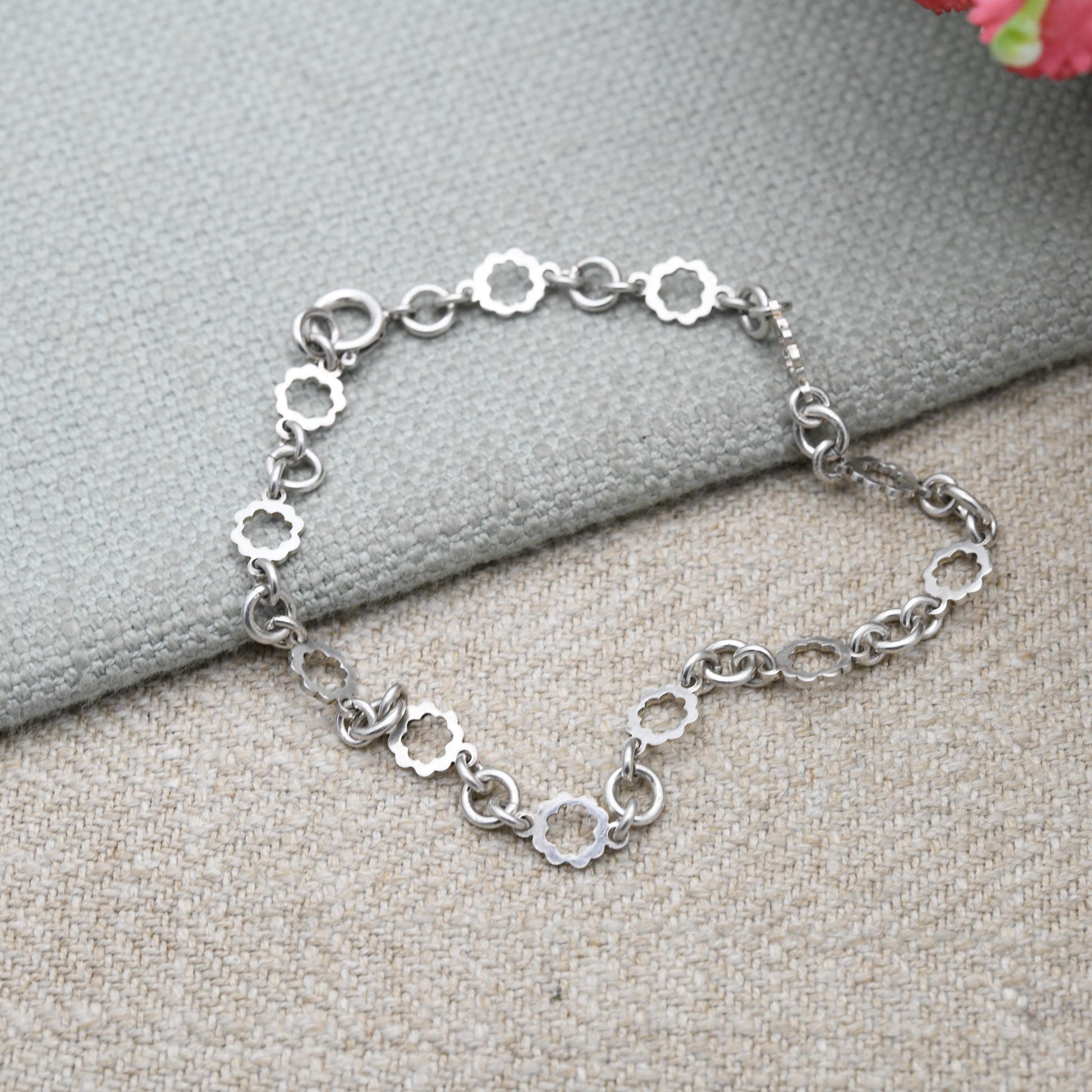 Vintage Silver Chain Bracelet - Rounded and Floral Curb Links | Charm Bracelet