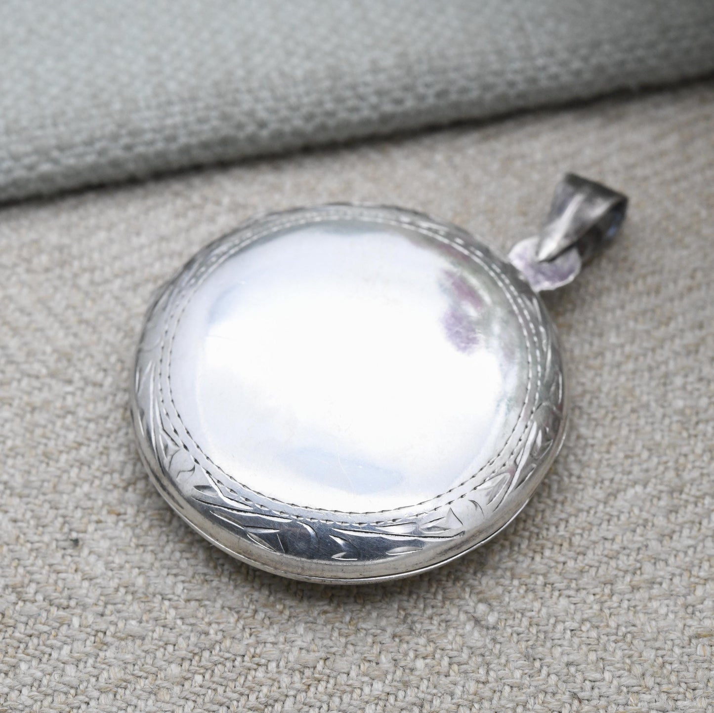 Vintage Sterling Silver Locket Pendant with Engraved Geometric Pattern Design - Large Circular Locket Necklace for Chunky Chain