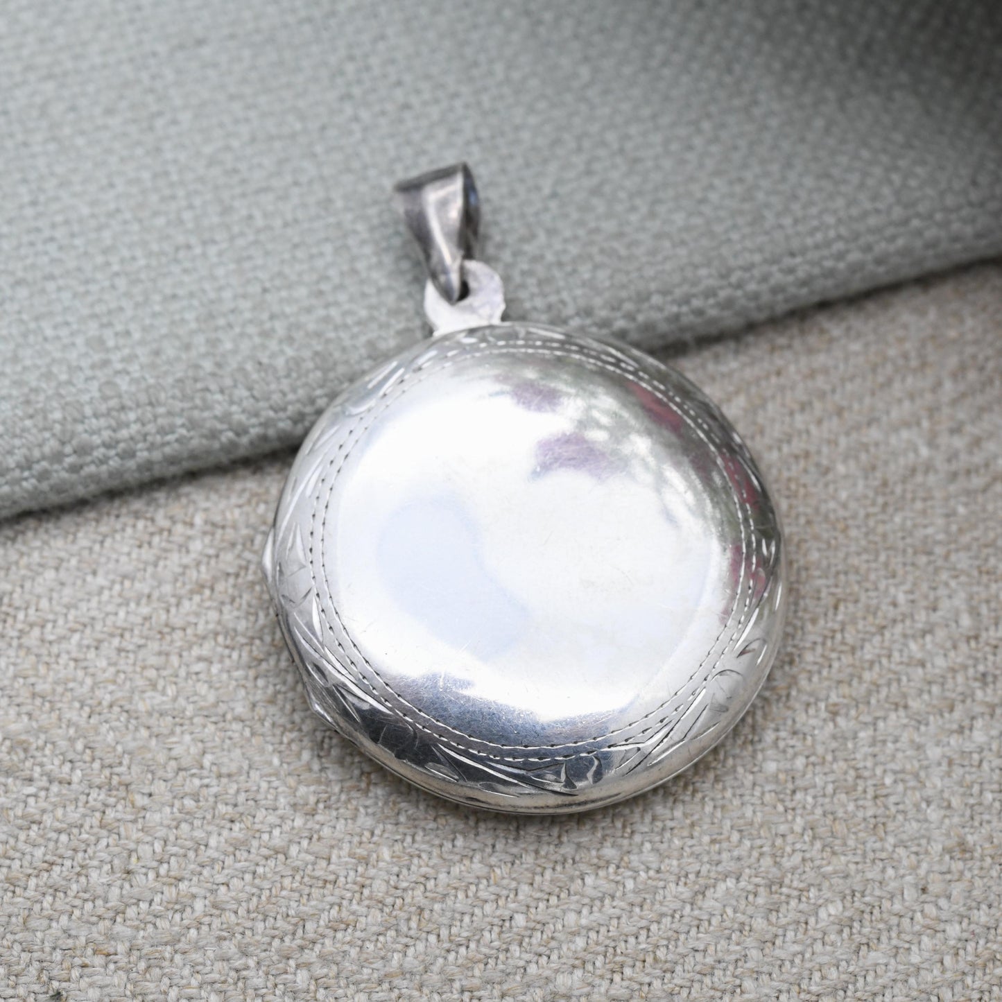 Vintage Sterling Silver Locket Pendant with Engraved Geometric Pattern Design - Large Circular Locket Necklace for Chunky Chain