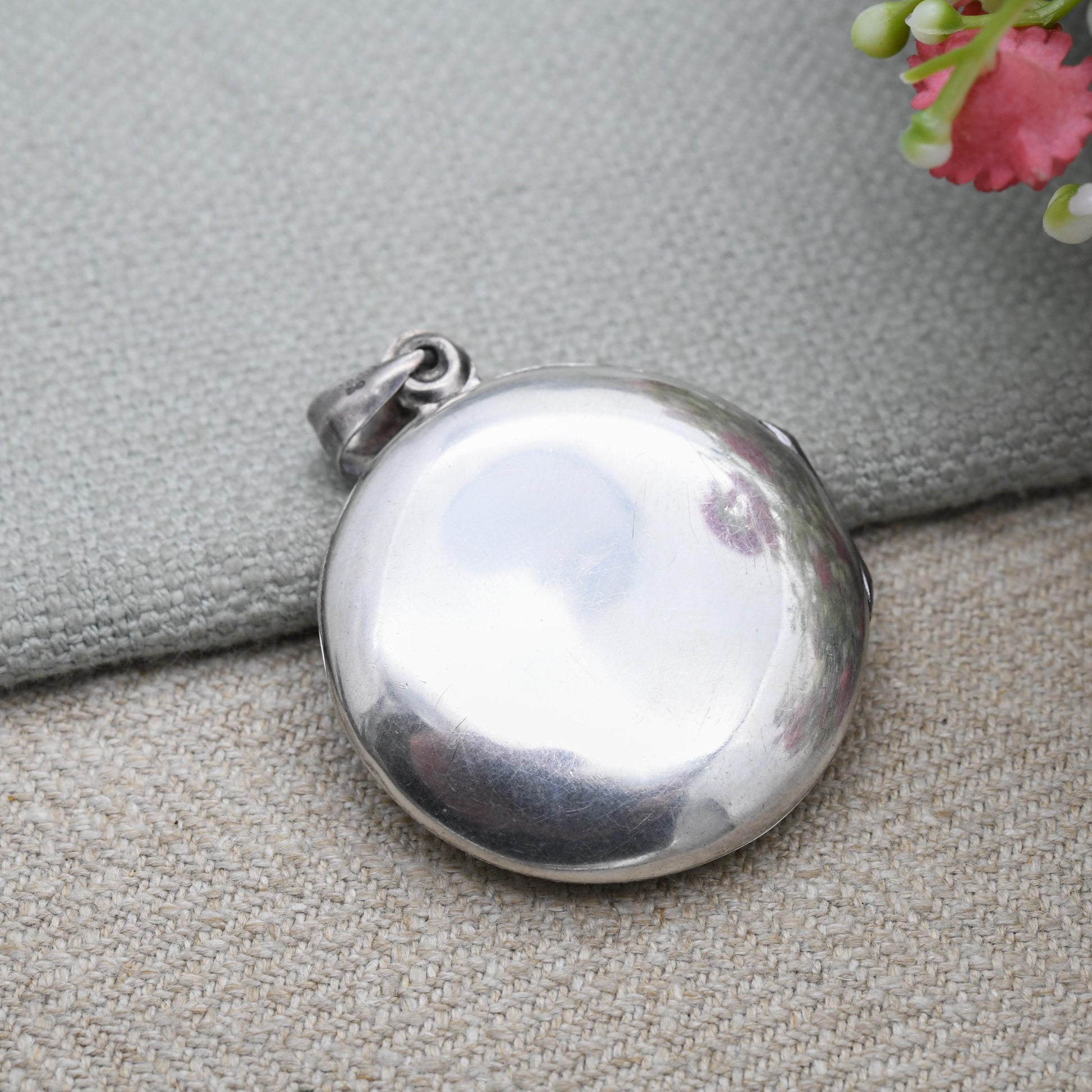 Vintage Sterling Silver Locket Pendant with Engraved Geometric Pattern Design - Large Circular Locket Necklace for Chunky Chain