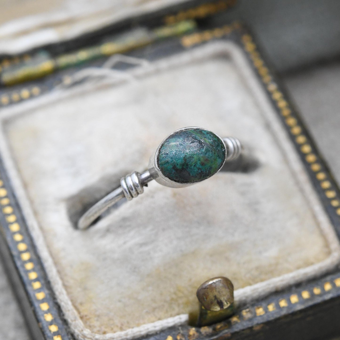 Vintage Sterling Silver Green Cabochon Ring - Small Solitaire Minimalist Ring | UK Size - J | US Size - 4 3/4