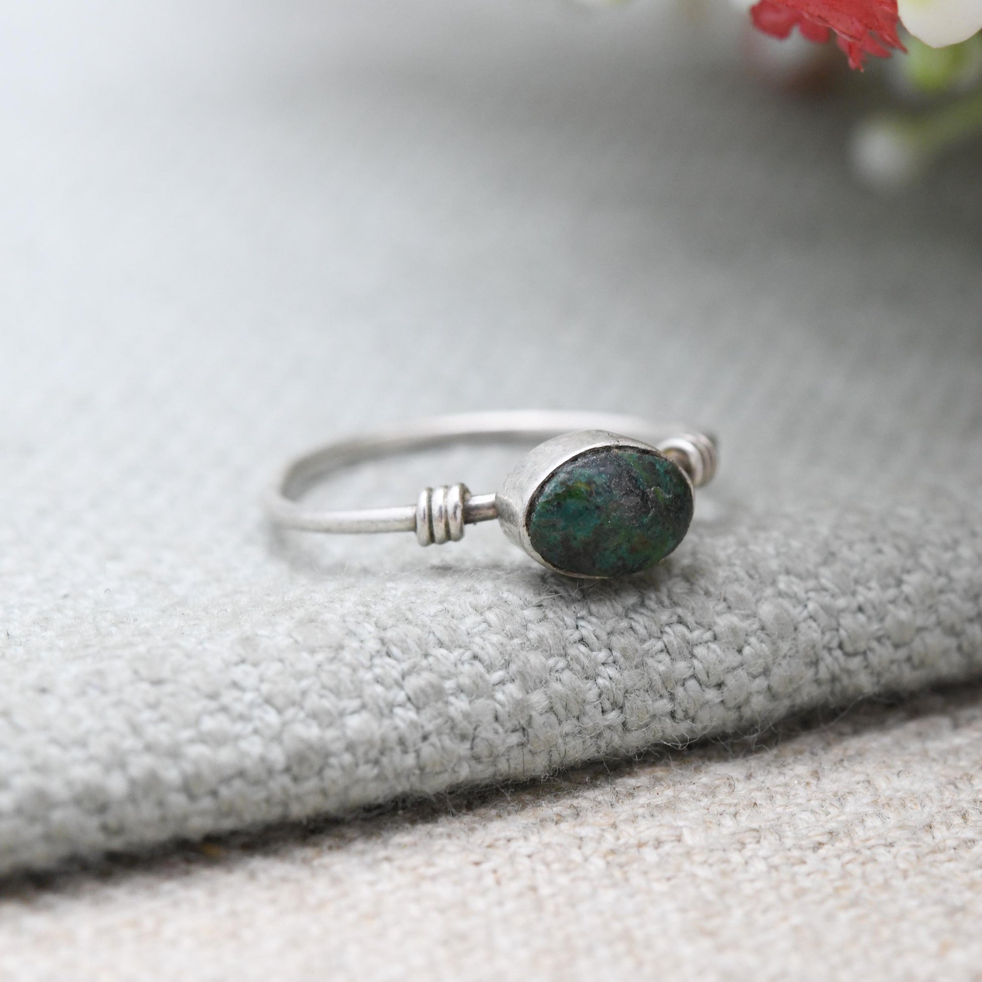 Vintage Sterling Silver Green Cabochon Ring - Small Solitaire Minimalist Ring | UK Size - J | US Size - 4 3/4