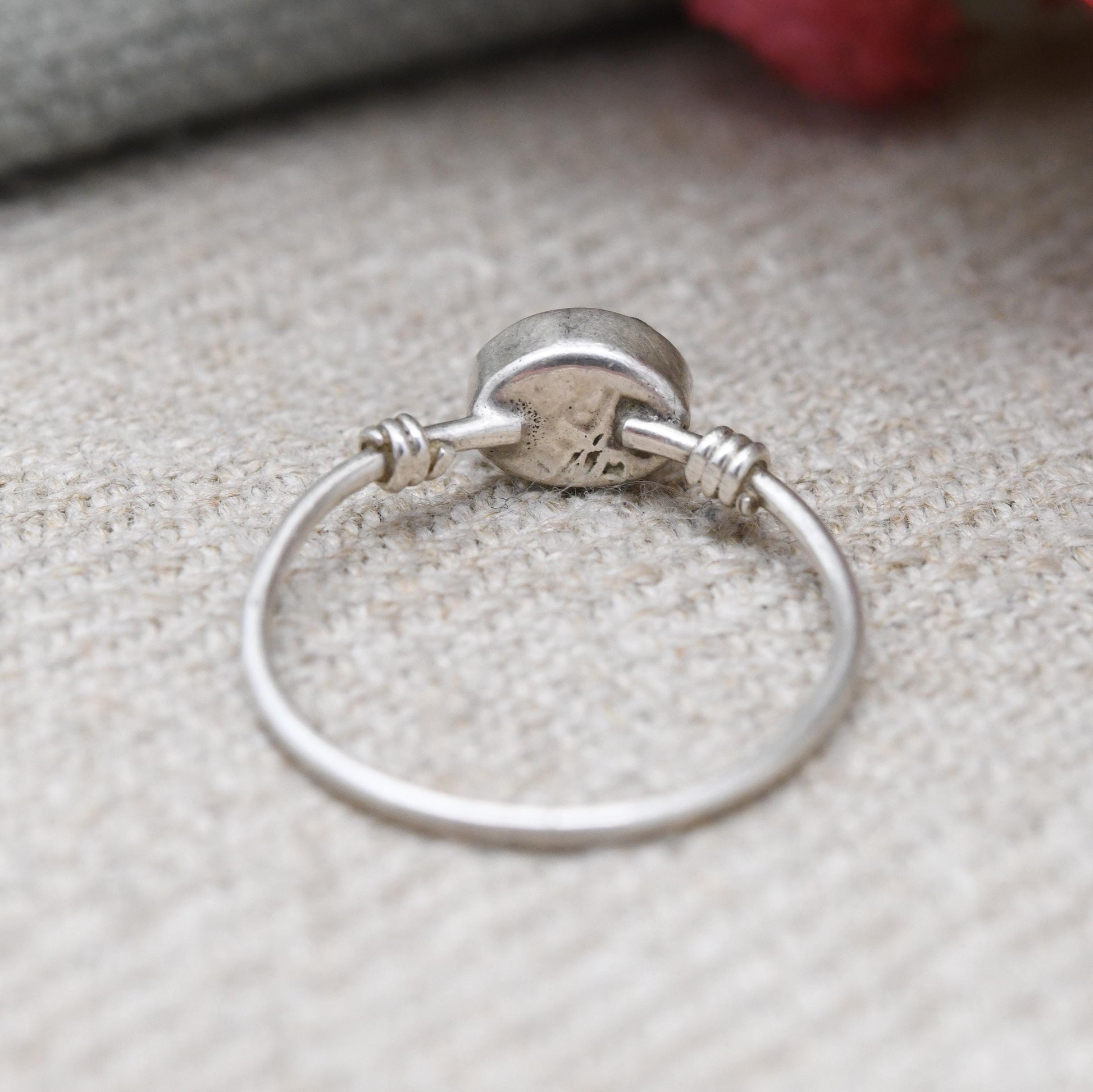 Vintage Sterling Silver Green Cabochon Ring - Small Solitaire Minimalist Ring | UK Size - J | US Size - 4 3/4