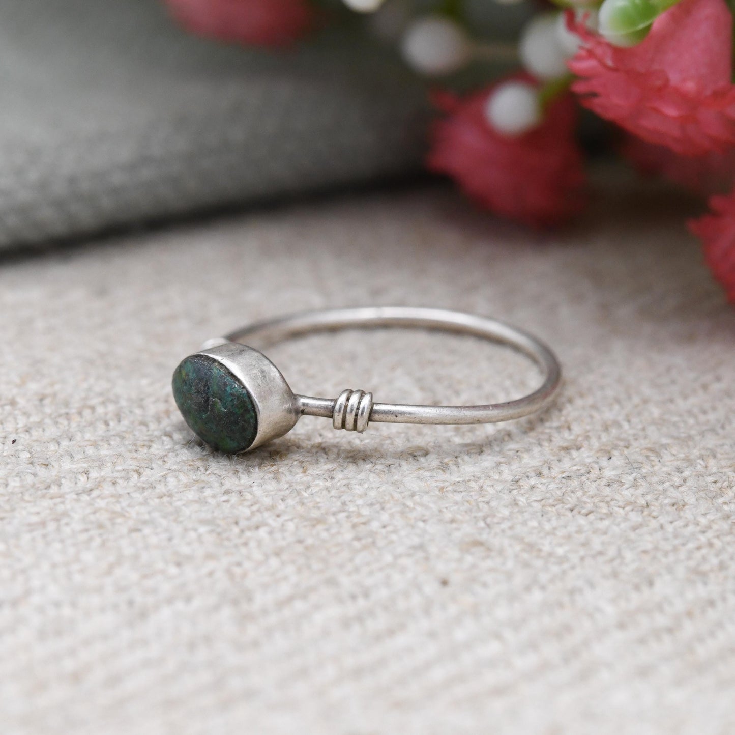 Vintage Sterling Silver Green Cabochon Ring - Small Solitaire Minimalist Ring | UK Size - J | US Size - 4 3/4