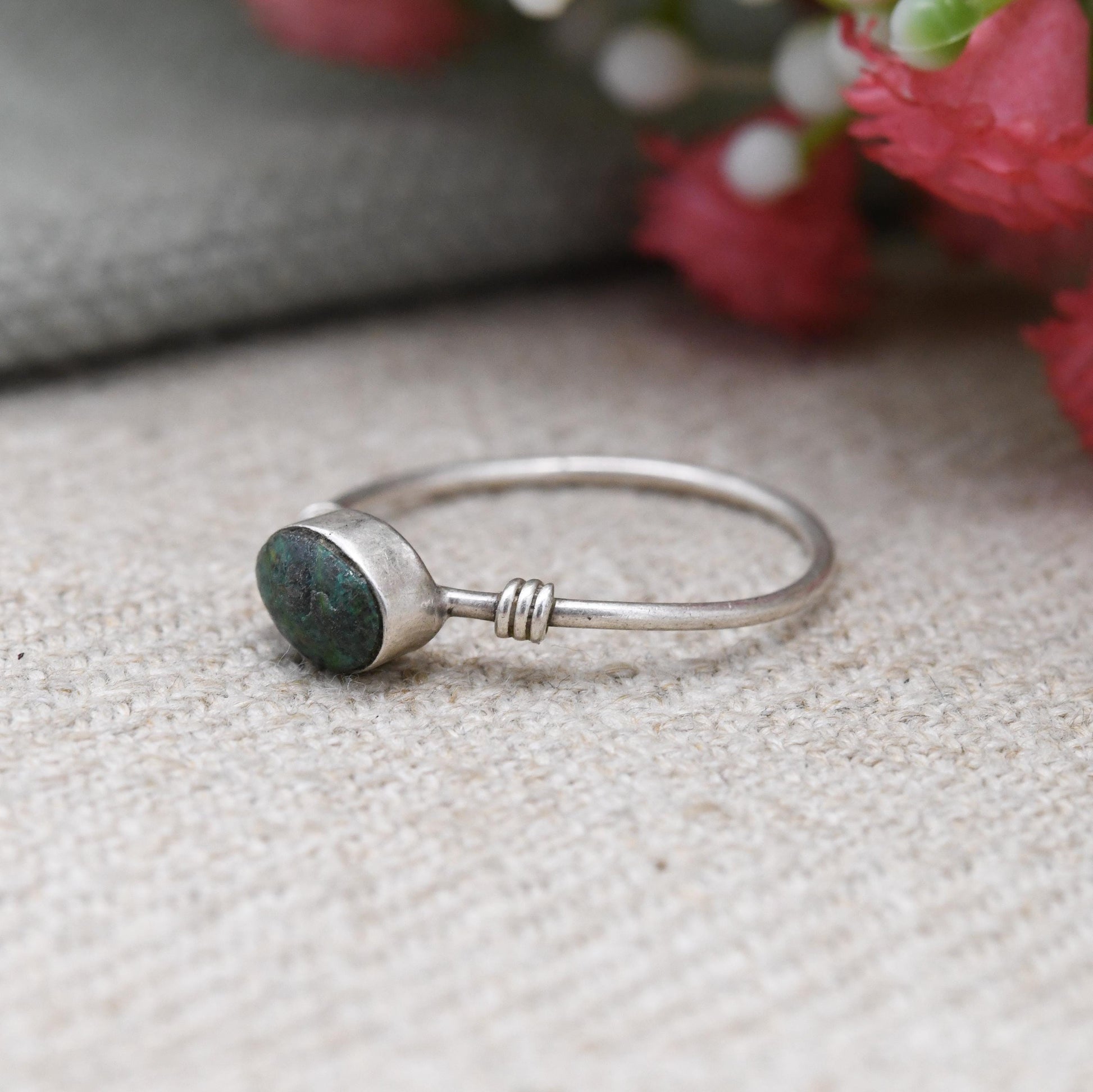 Vintage Sterling Silver Green Cabochon Ring - Small Solitaire Minimalist Ring | UK Size - J | US Size - 4 3/4