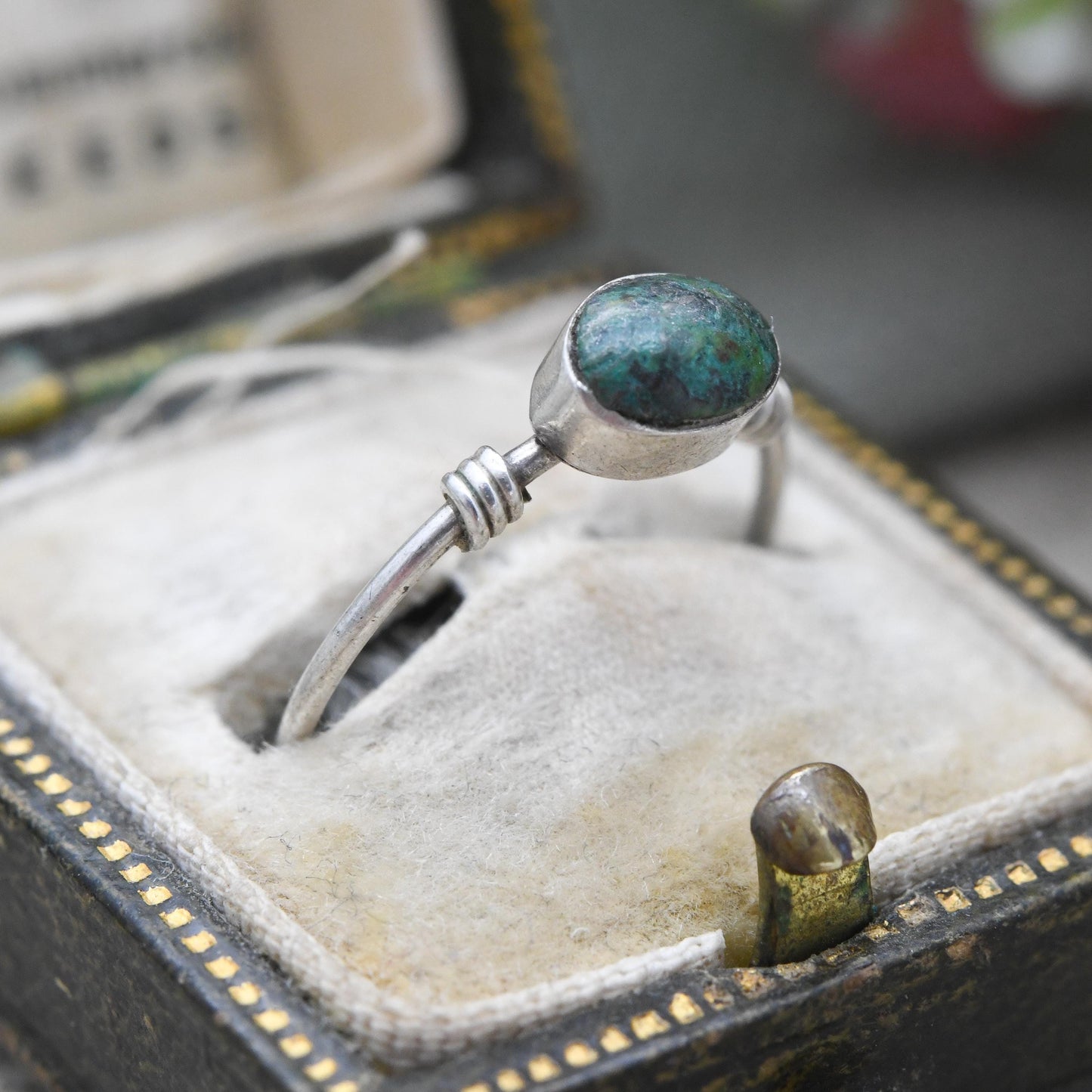 Vintage Sterling Silver Green Cabochon Ring - Small Solitaire Minimalist Ring | UK Size - J | US Size - 4 3/4