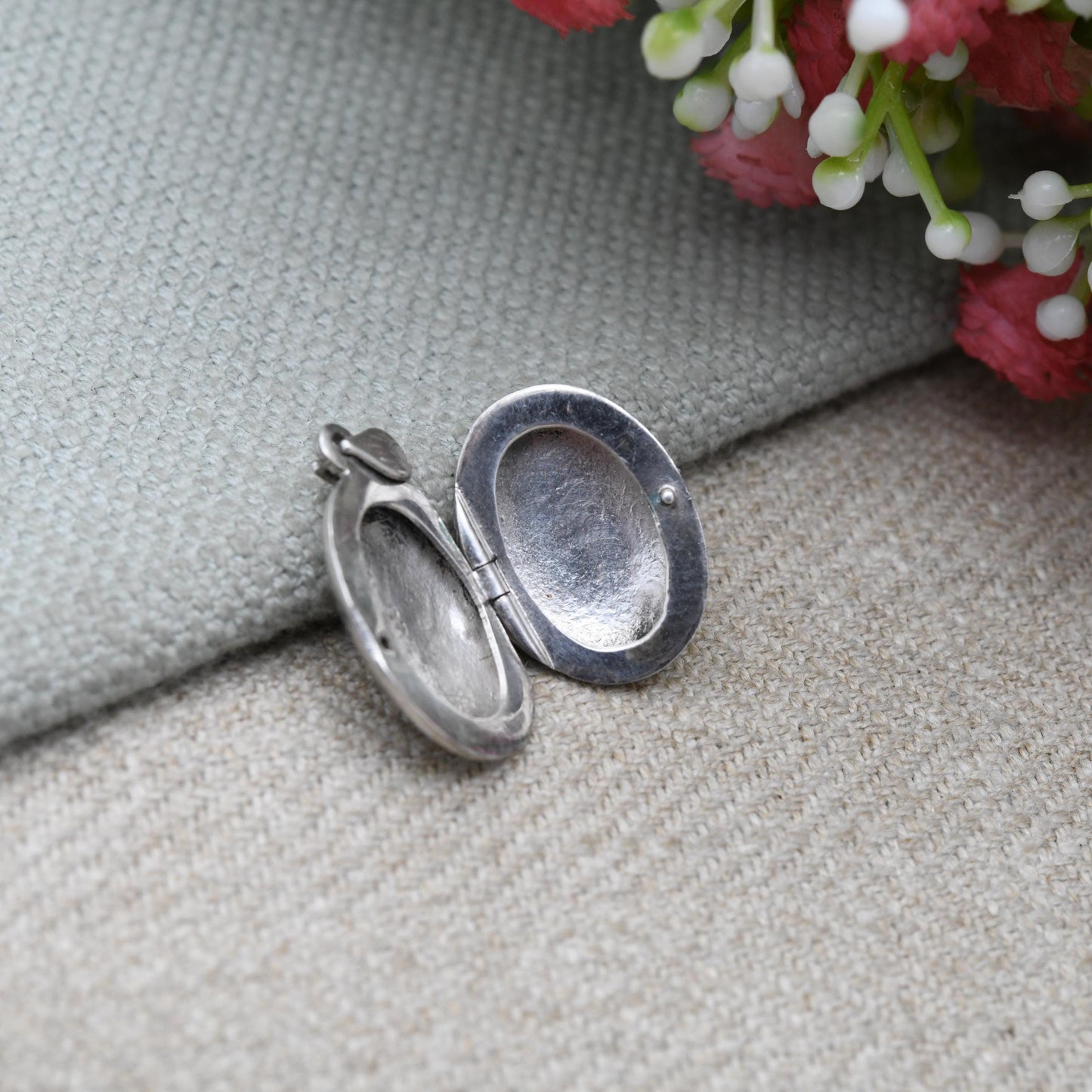 Vintage Sterling Silver Locket Pendant with Engraved Floral Design - Oval Locket Necklace for Chunky Chain | Sweet Jewellery Gift for Her