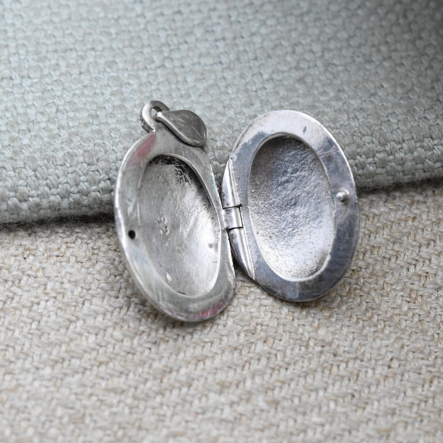 Vintage Sterling Silver Locket Pendant with Engraved Floral Design - Oval Locket Necklace for Chunky Chain | Sweet Jewellery Gift for Her