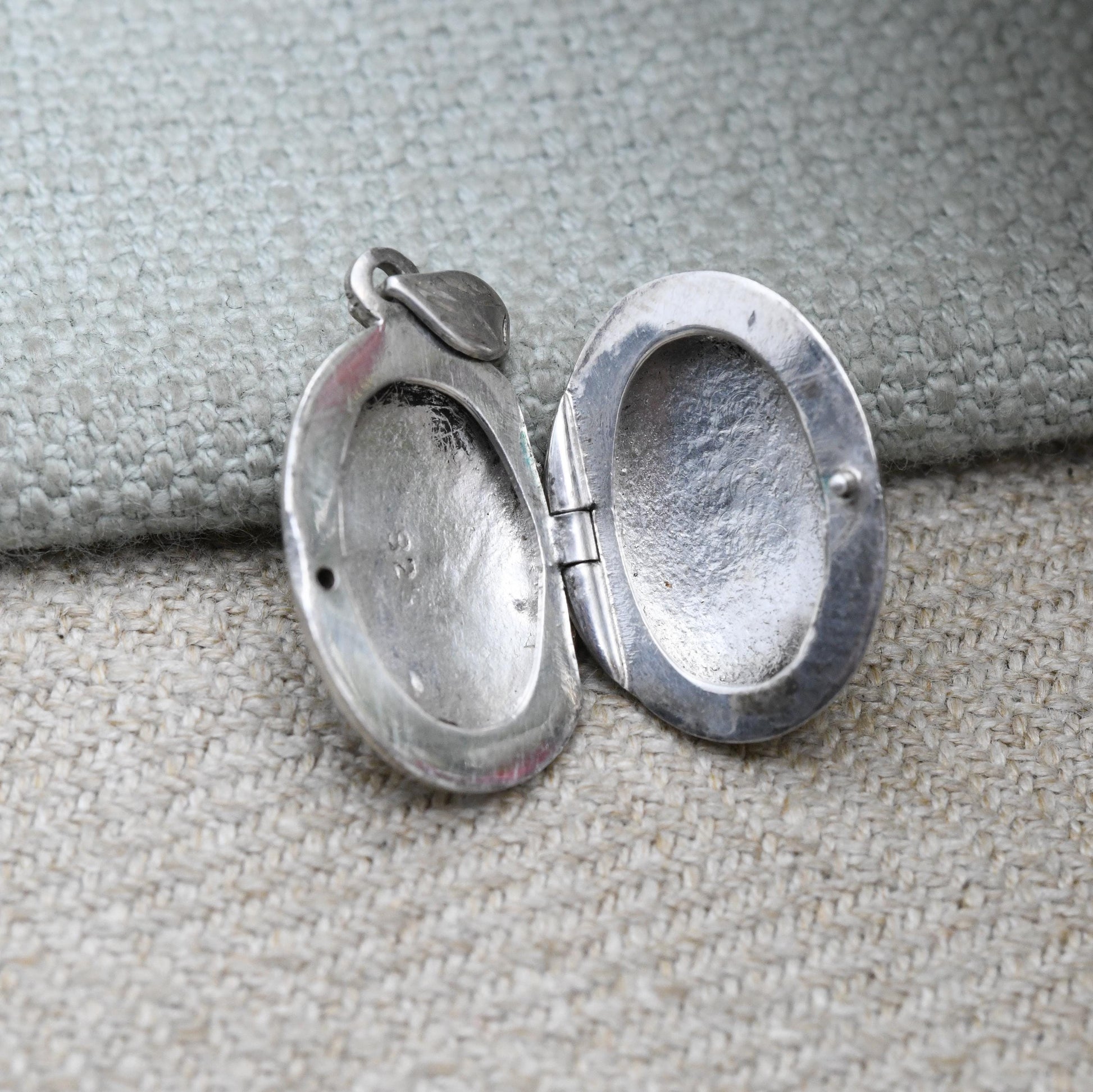 Vintage Sterling Silver Locket Pendant with Engraved Floral Design - Oval Locket Necklace for Chunky Chain | Sweet Jewellery Gift for Her