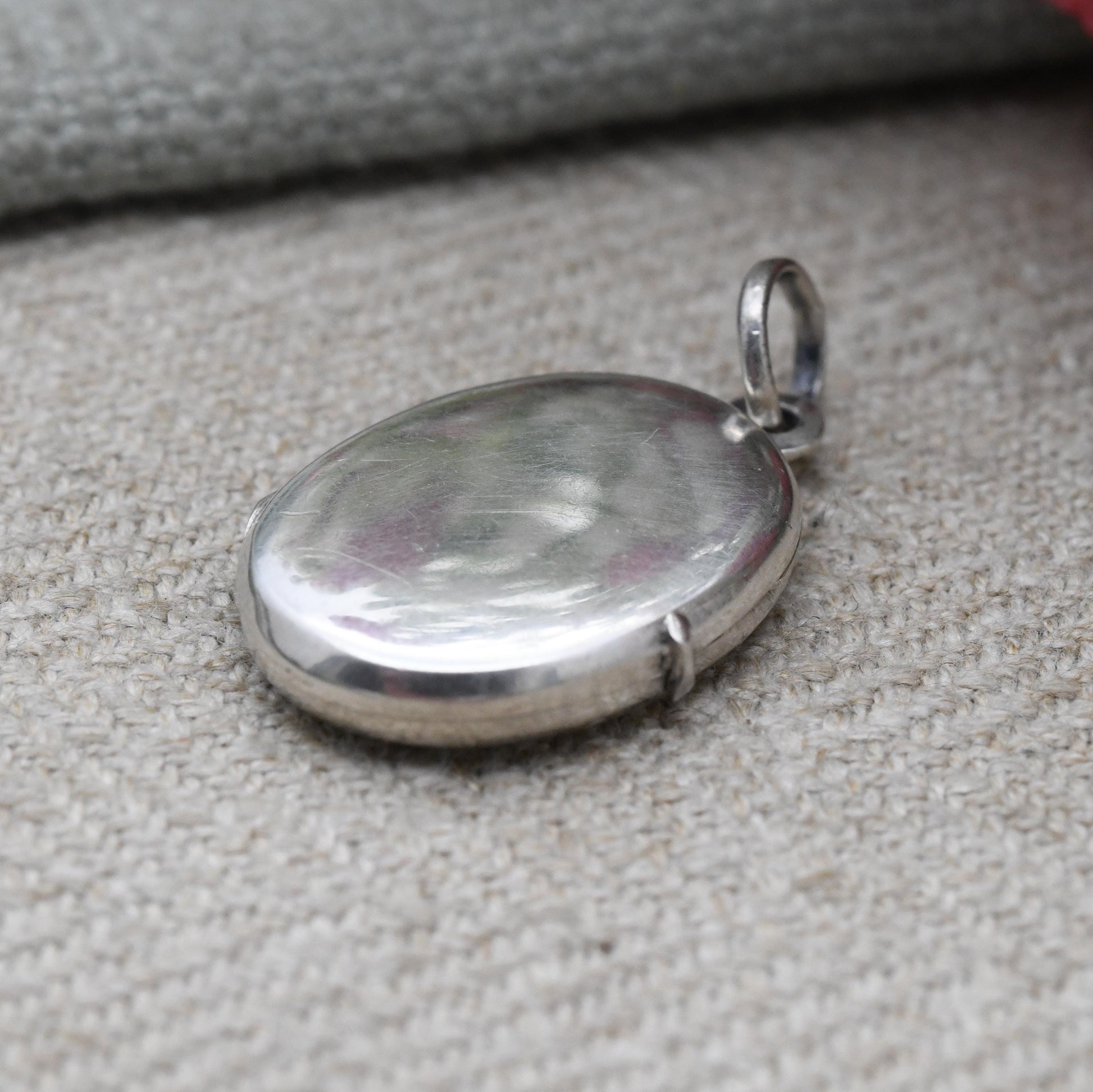 Vintage Sterling Silver Locket Pendant - Small Oval Shape Locket | Pretty Gift for Her | Charm Necklace Stack