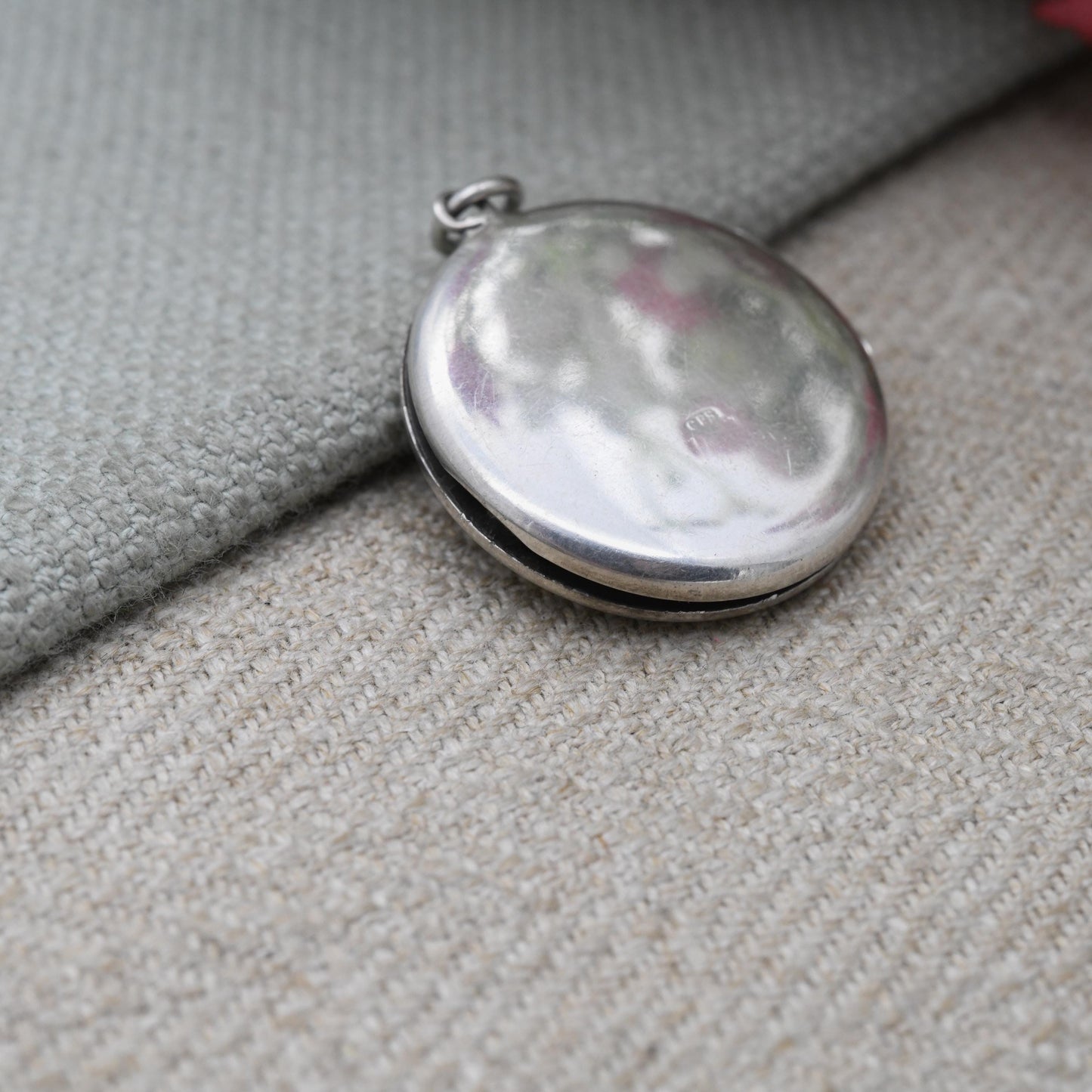 Vintage Sterling Silver Locket Pendant with Flower Engraving - Circle Shape | Scrolling Floral Decoration | Pretty Gift for Her