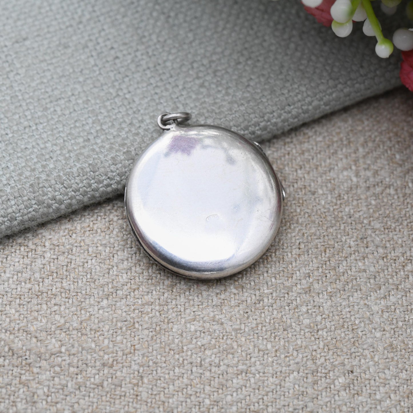 Vintage Sterling Silver Locket Pendant with Flower Engraving - Circle Shape | Scrolling Floral Decoration | Pretty Gift for Her