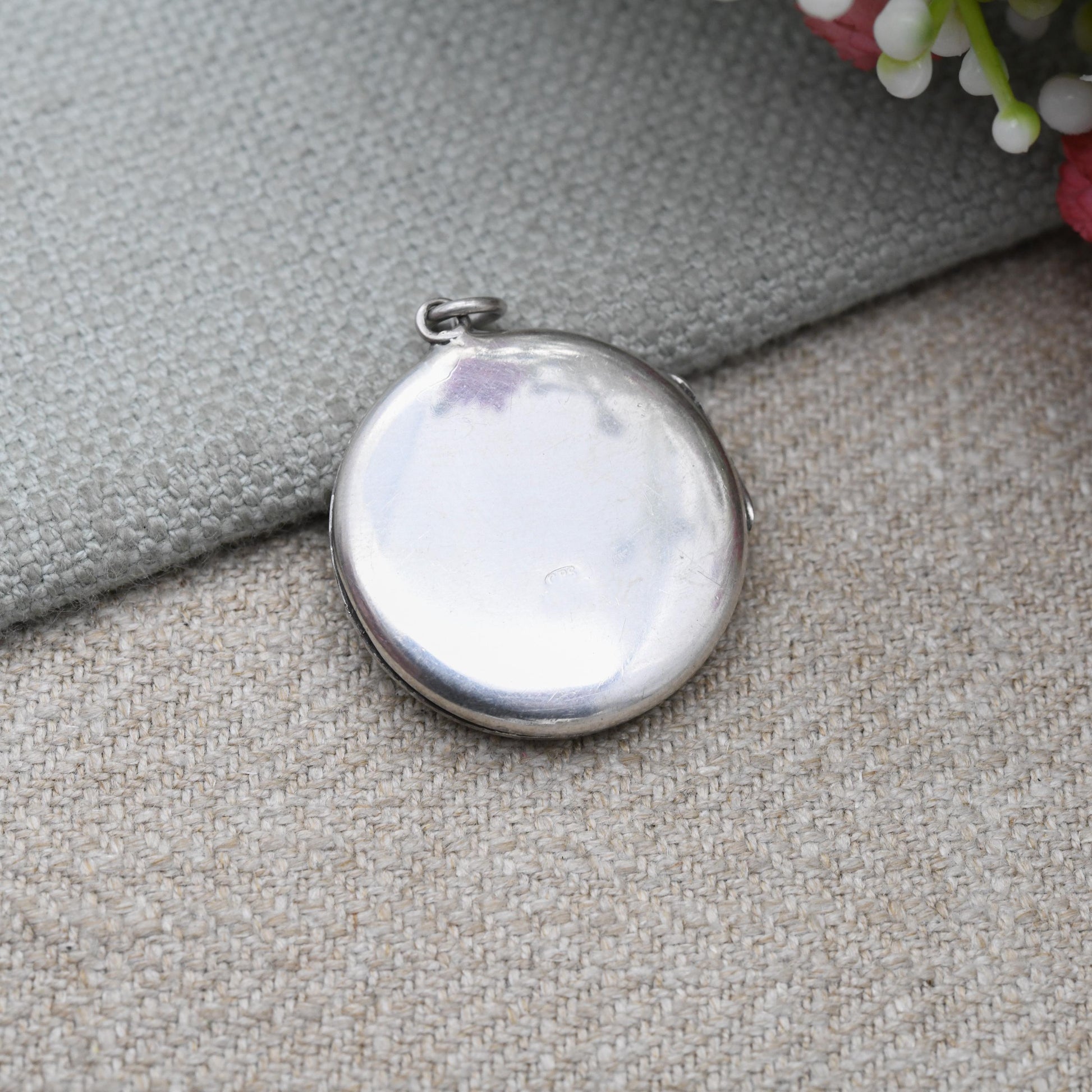 Vintage Sterling Silver Locket Pendant with Flower Engraving - Circle Shape | Scrolling Floral Decoration | Pretty Gift for Her
