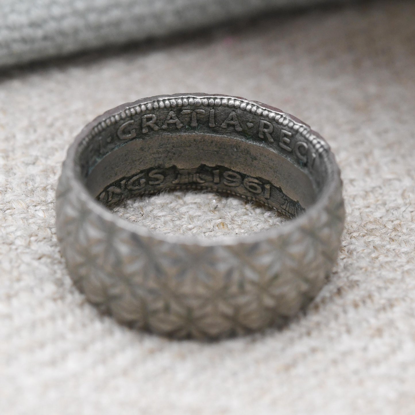 Vintage 1961 Coin Band Ring Two Shillings - Unusual Diamond Cut Star Pattern Band | Hidden Secret Words | UK Size - K 1/2 | US Size - 5 1/2