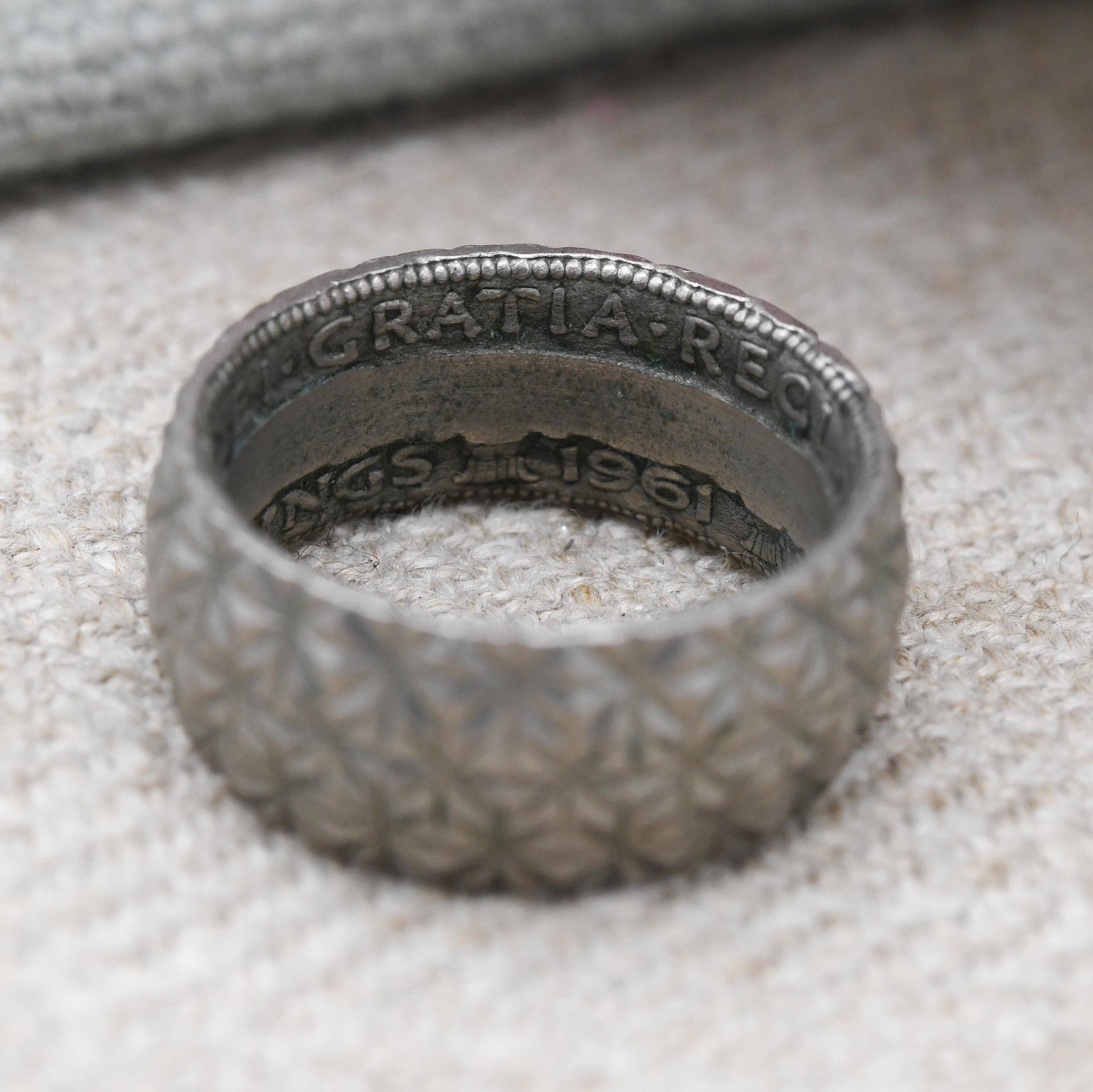 Vintage 1961 Coin Band Ring Two Shillings - Unusual Diamond Cut Star Pattern Band | Hidden Secret Words | UK Size - K 1/2 | US Size - 5 1/2