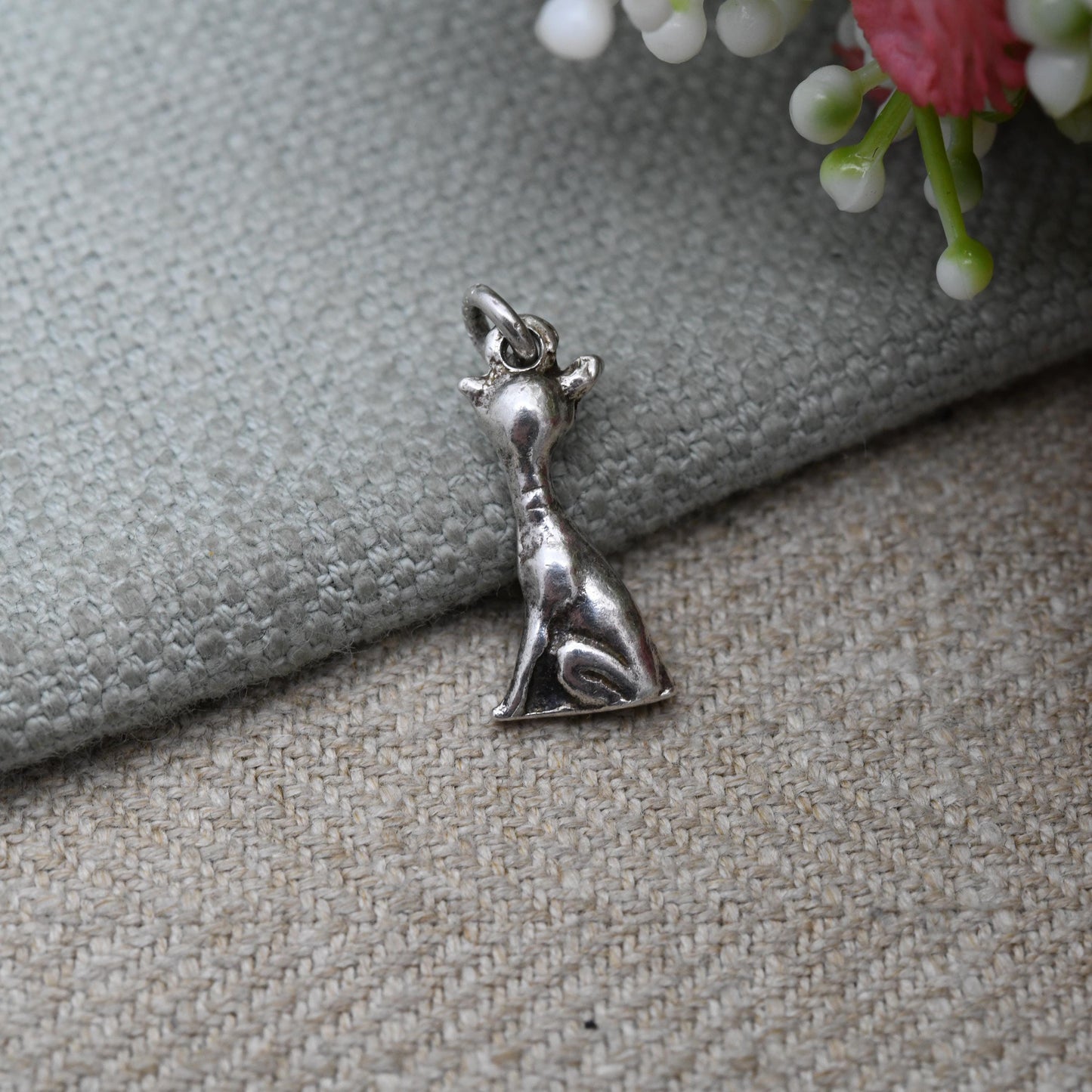 Vintage Sterling Silver Cat Charm Pendant - Novelty Animal Jewellery | Seated Sitting Cat with Ribbon Collar | Gift for Charm Necklace