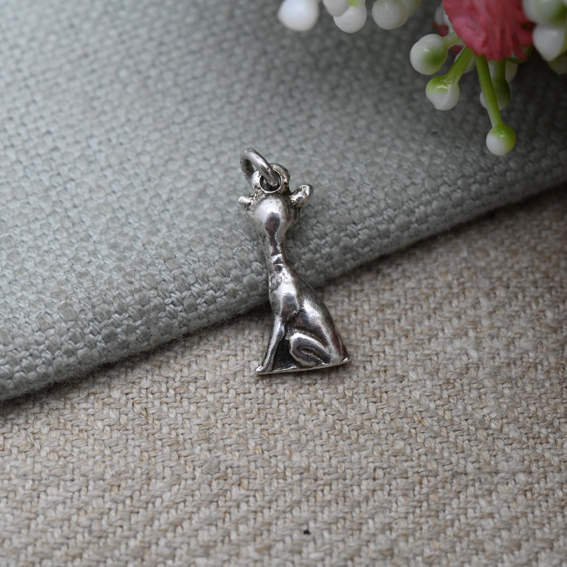 Vintage Sterling Silver Cat Charm Pendant - Novelty Animal Jewellery | Seated Sitting Cat with Ribbon Collar | Gift for Charm Necklace